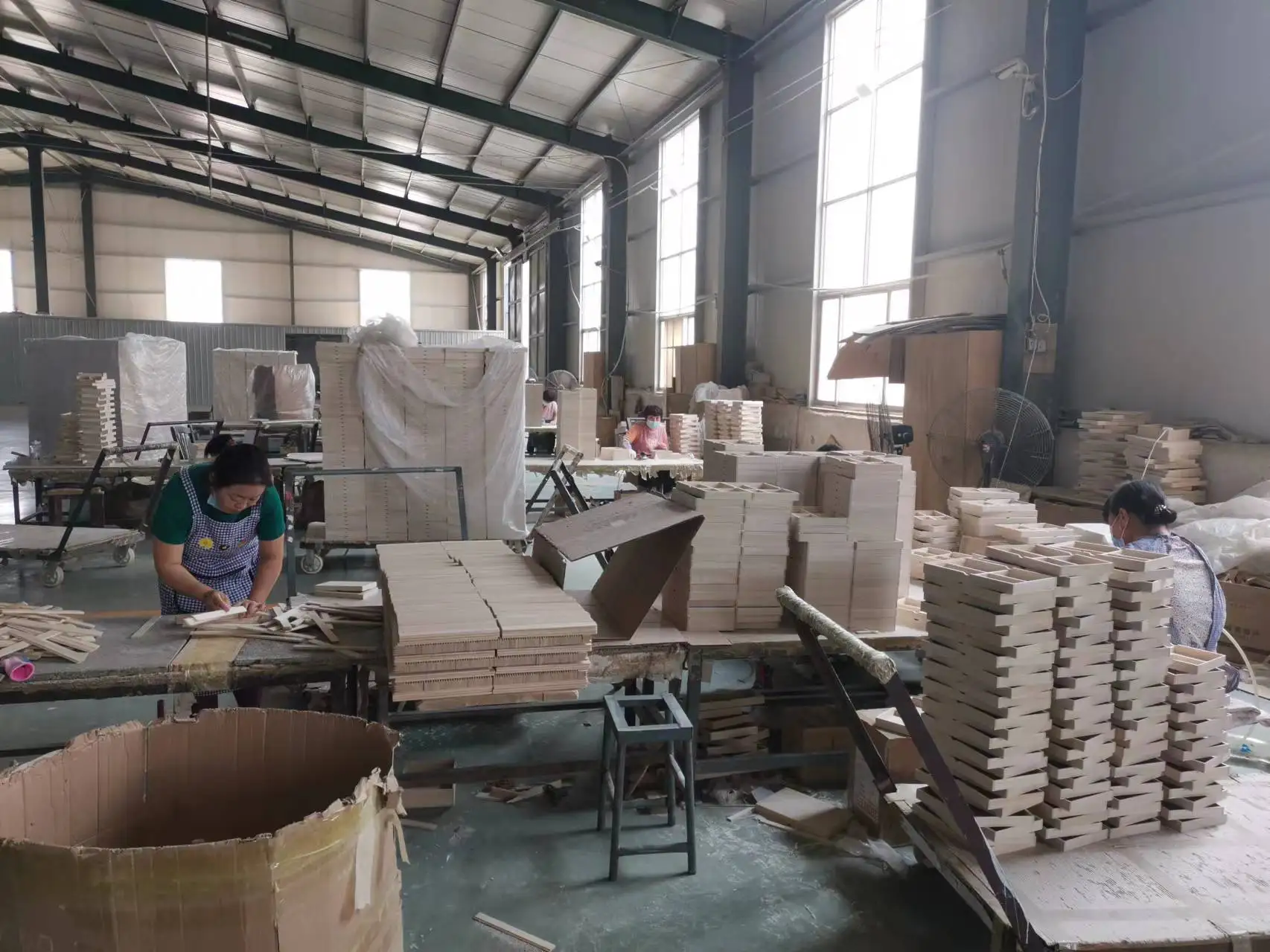 Wholesale OEM Wooden Box Hinge Lid Solid Pine Wood Keepsake arts and crafts Gift Boxes