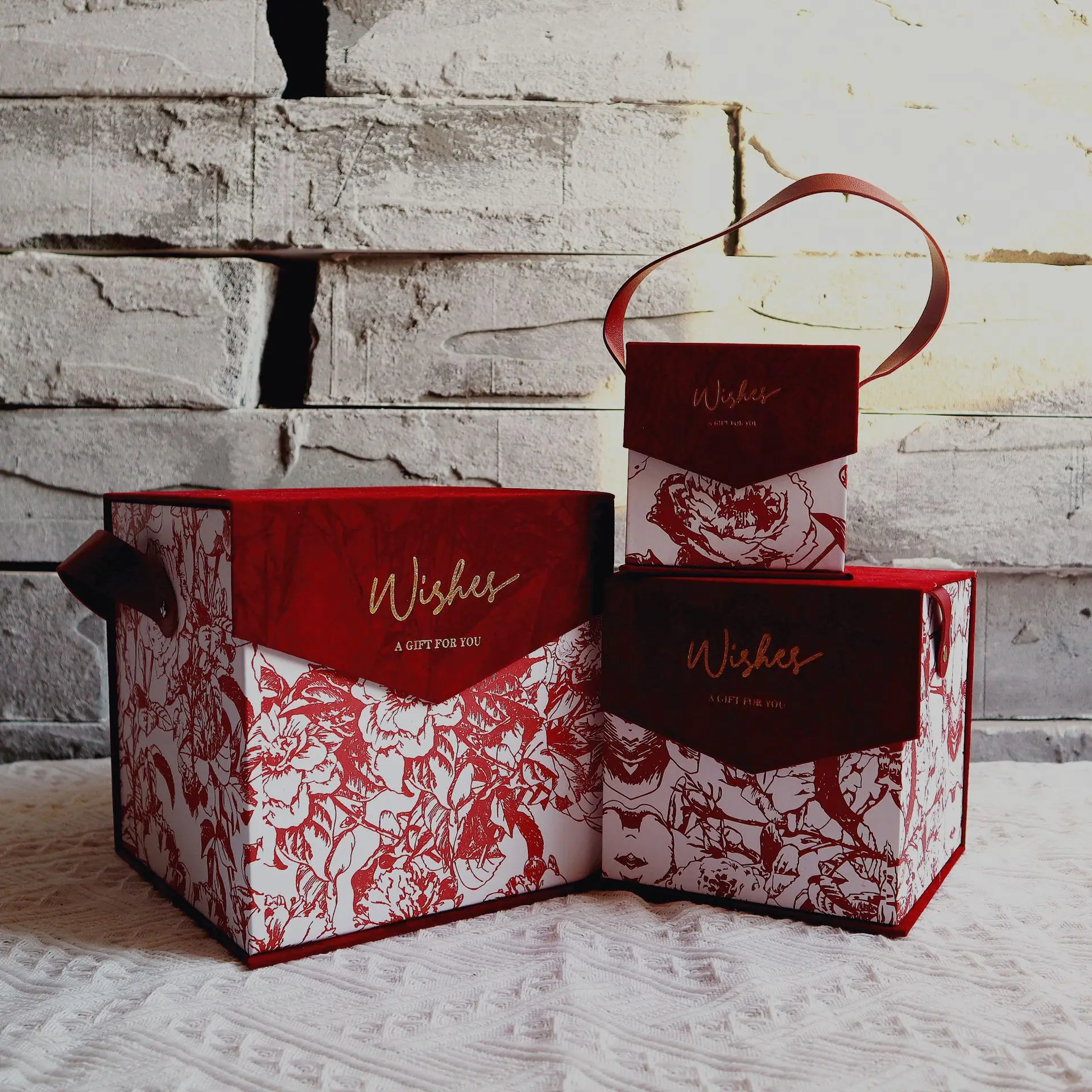 Wholesale Premium Set Square Red Velvet Cardboard box Custom Fold Luxury Hot Stamping Handle Magnetic Wedding Packaging Gift Box