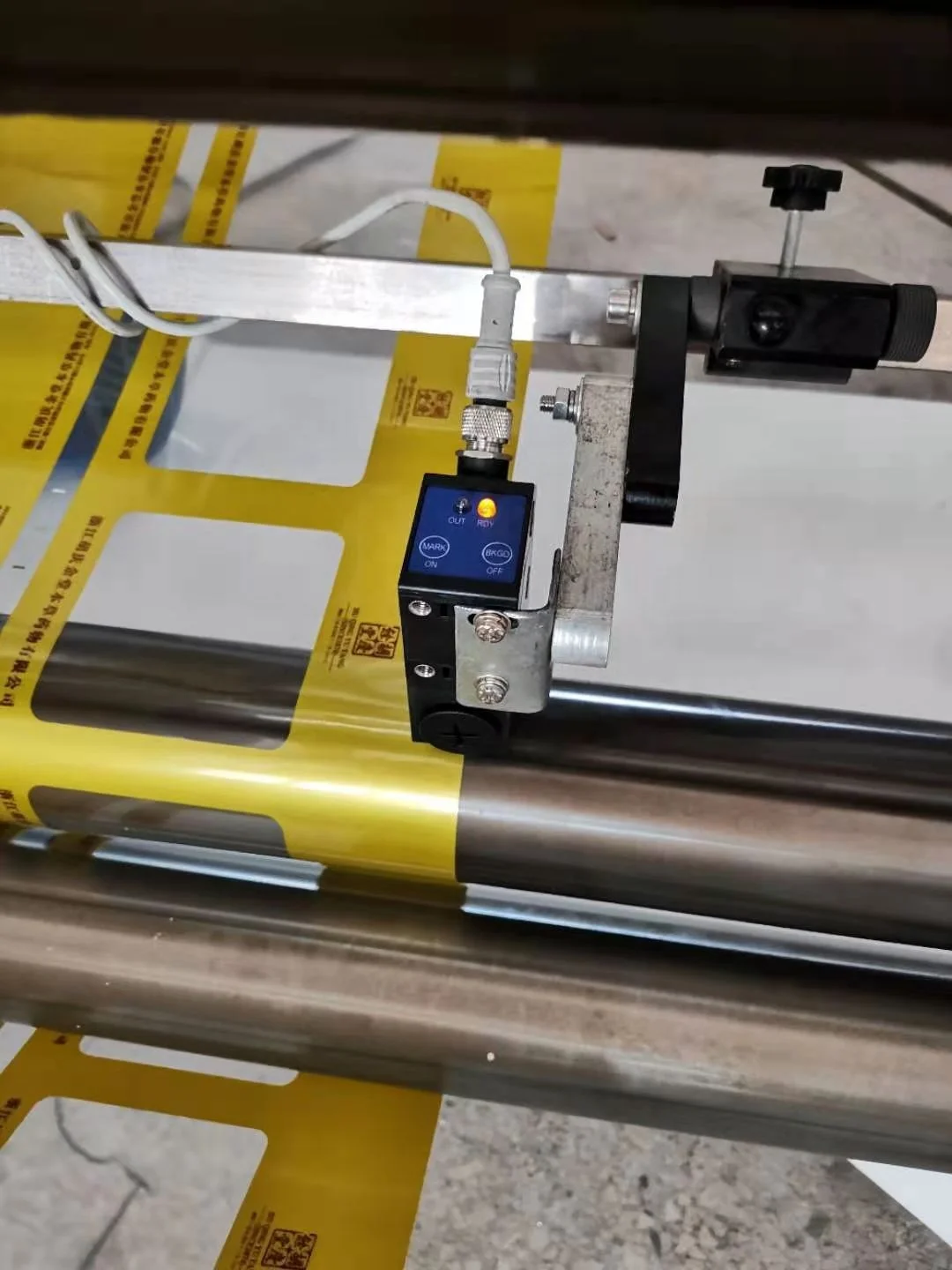 1000/1300 БОПП ПВХ пленка баннер виниловая бумага роликовая машина для резки