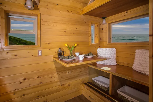 Customized Steel Fabricated Fast Install Prefab Modular Homes Mobile Camping Trailer on wheels Tiny House Trailer on wheels