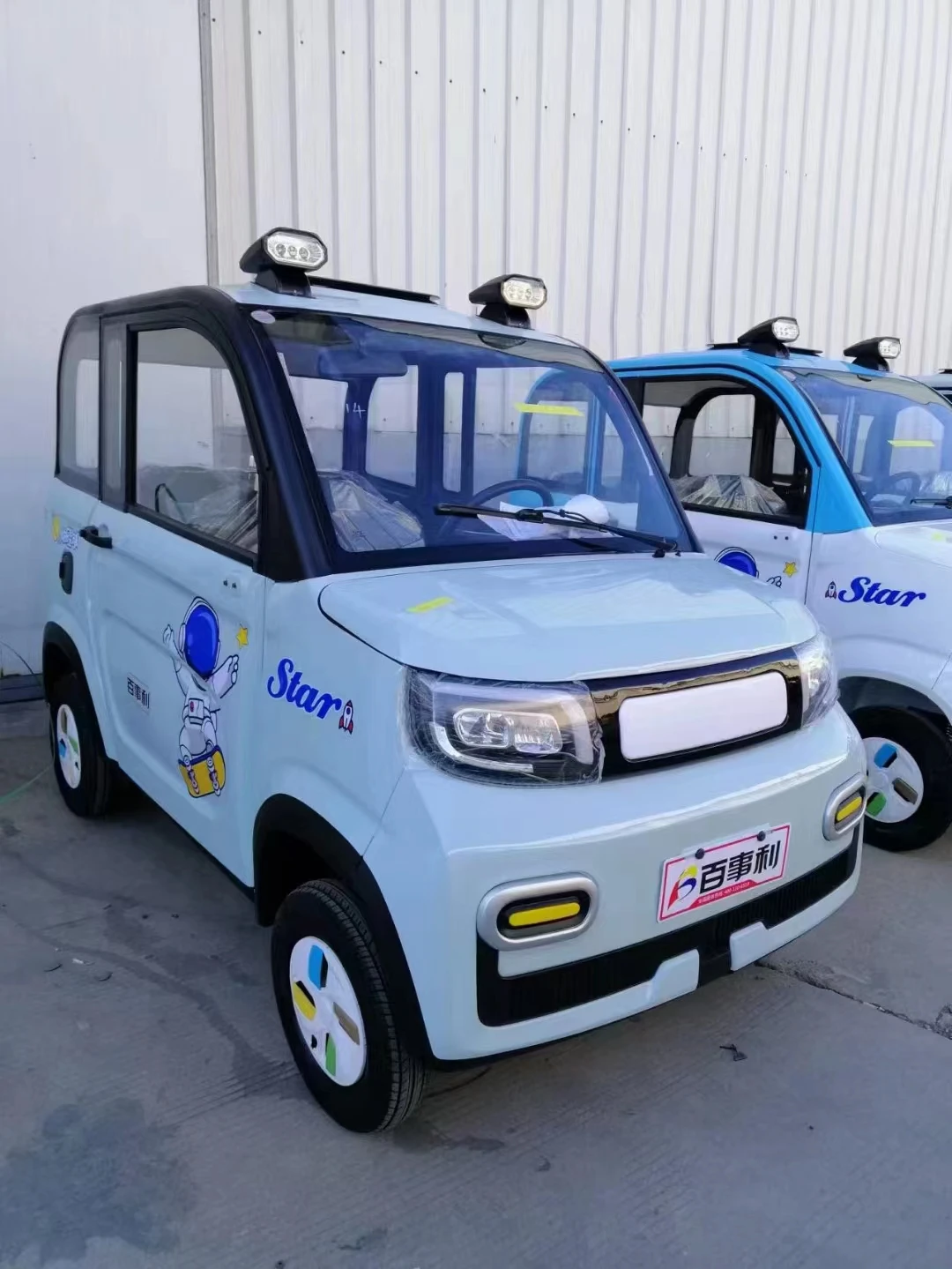 The first choice for enclosed small New Energy Vehicles 2 doors 4 wheel electric car for adult