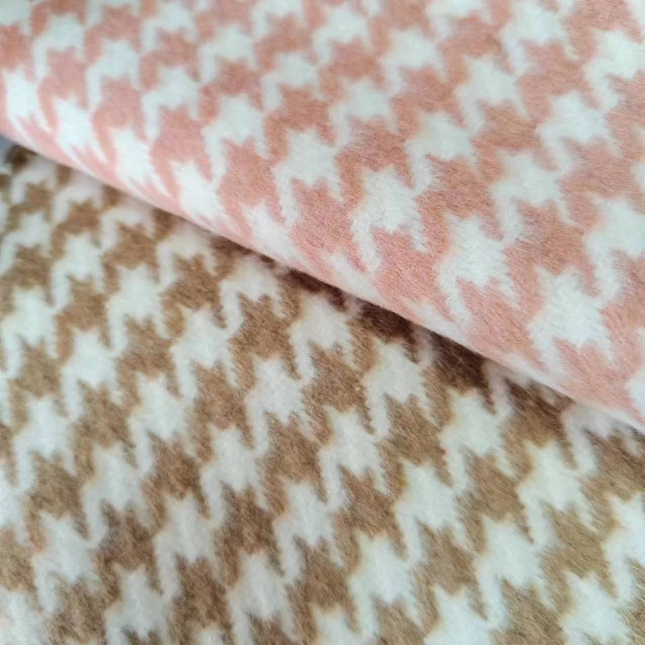 Small spot Low price700GSM 30%wool Houndstooth Very Heavyweight double-sided winter Cape fabric for men and women wear coat