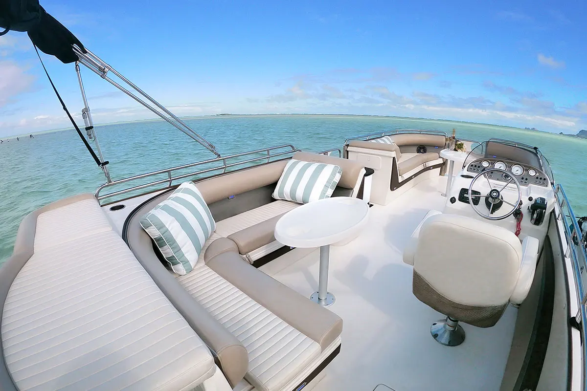 Manufacturer Best Selling 27 ft Luxury Fiberglass Fishing Party Pontoon Boat Durable Quality for Water Entertainments Yacht Use