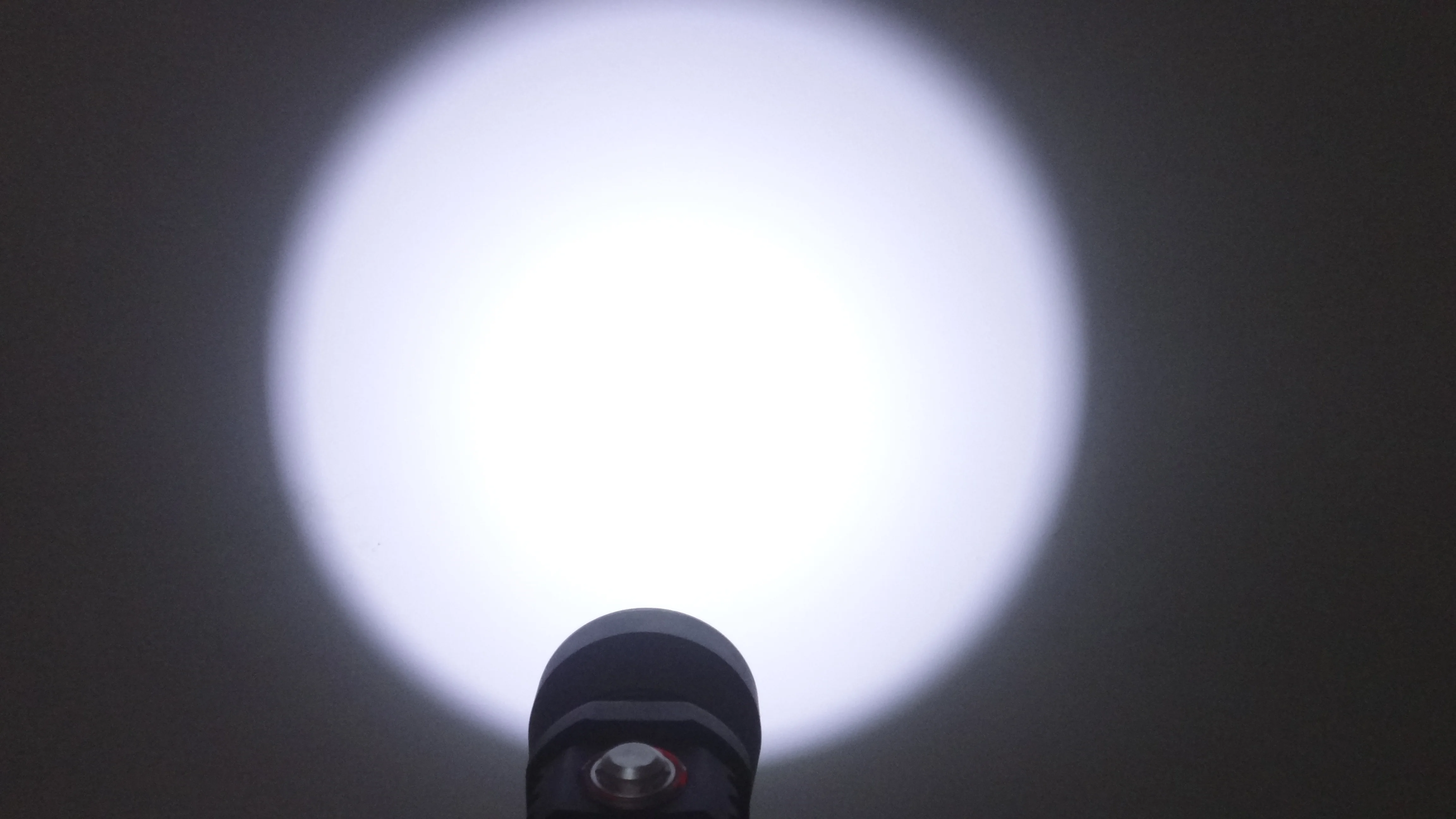 Powerful L2 Hunting Camping Torch Lantern Lighting Light Underwater Diving Flashlight Torch Waterproof Portable Lamp