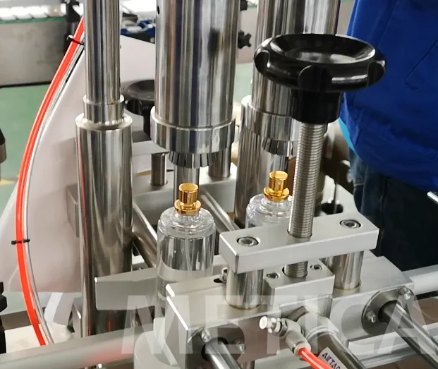 Машина для розлива духов METICA для косметической промышленности, машина для розлива и обжима, машина для нанесения этикеток, круглая линия для парфюма и лосьона