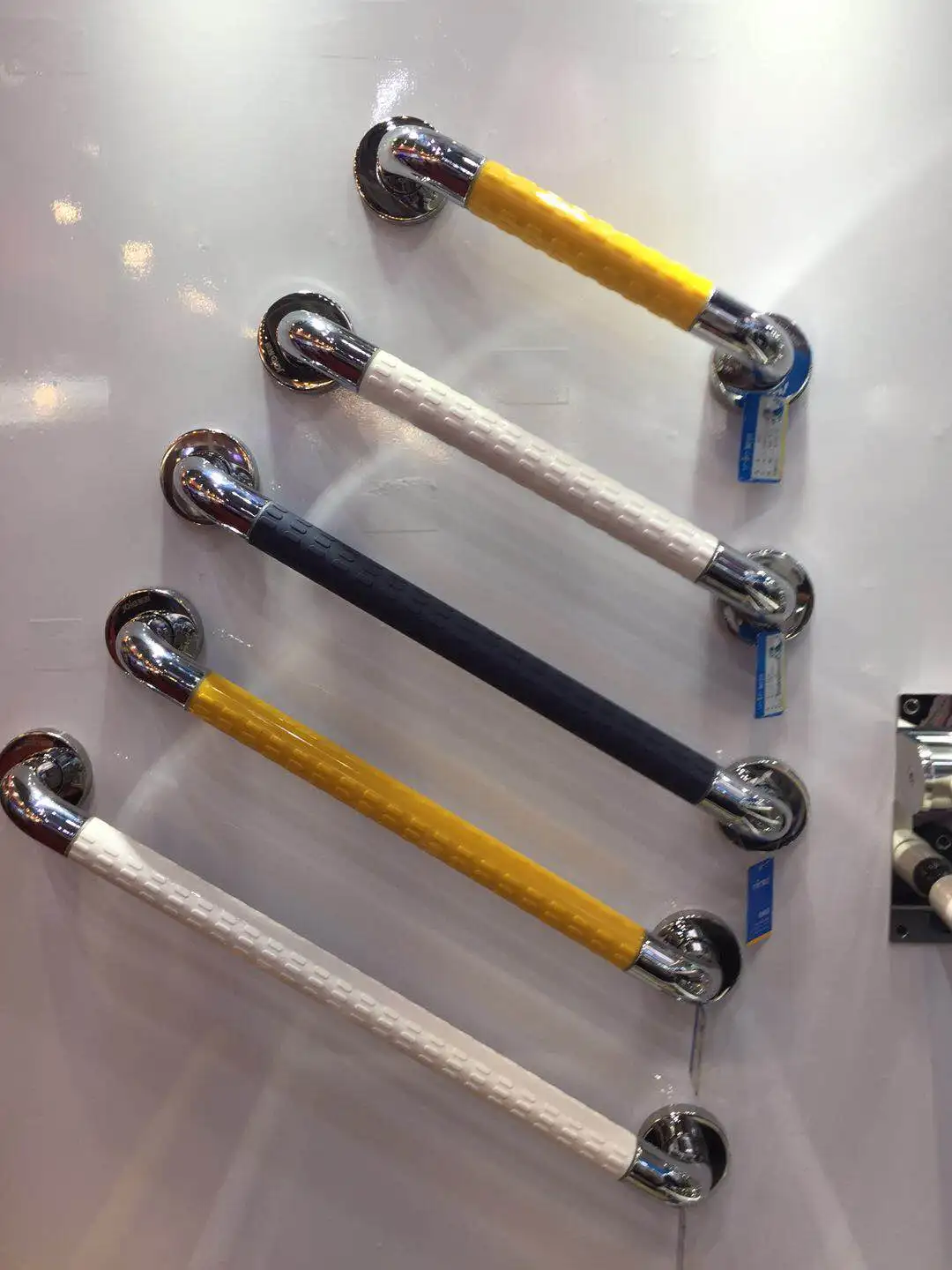 Антискользящая безопасная поручня из нержавеющей стали SUS304 и пластика АБС для туалета для ванной комнаты