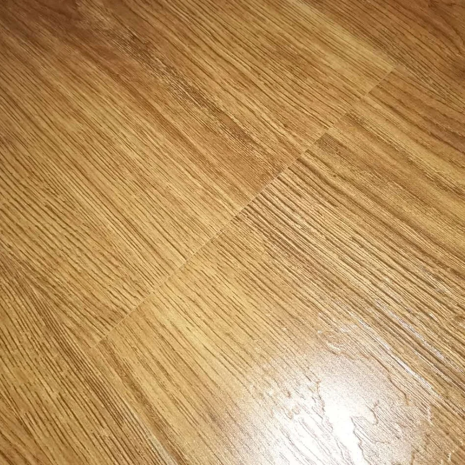 Factory directsale  hdf piso laminado 8mm 12mm oak designs glossy laminate flooring