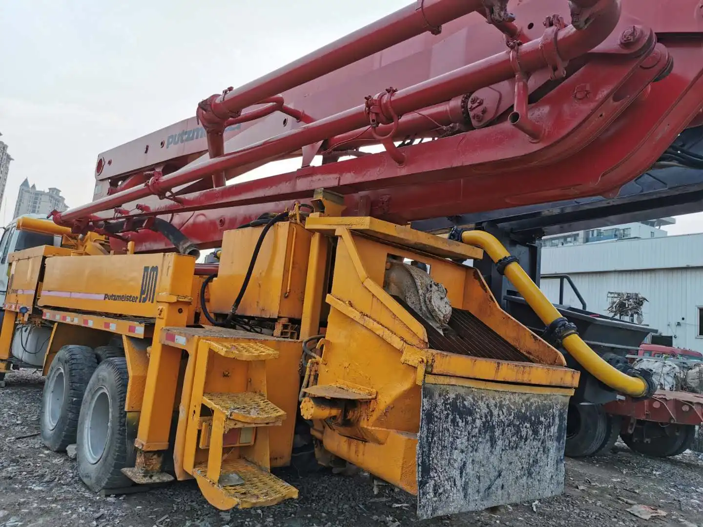 USED Putzmeister concrete pump truck 37m 42m with isuzuu chassis