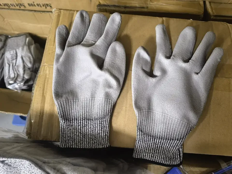 CE En388 Hppe полиуретановое покрытие устойчивые к порезам перчатки уровня 5 PU окунутые анти-порезы защитные рабочие