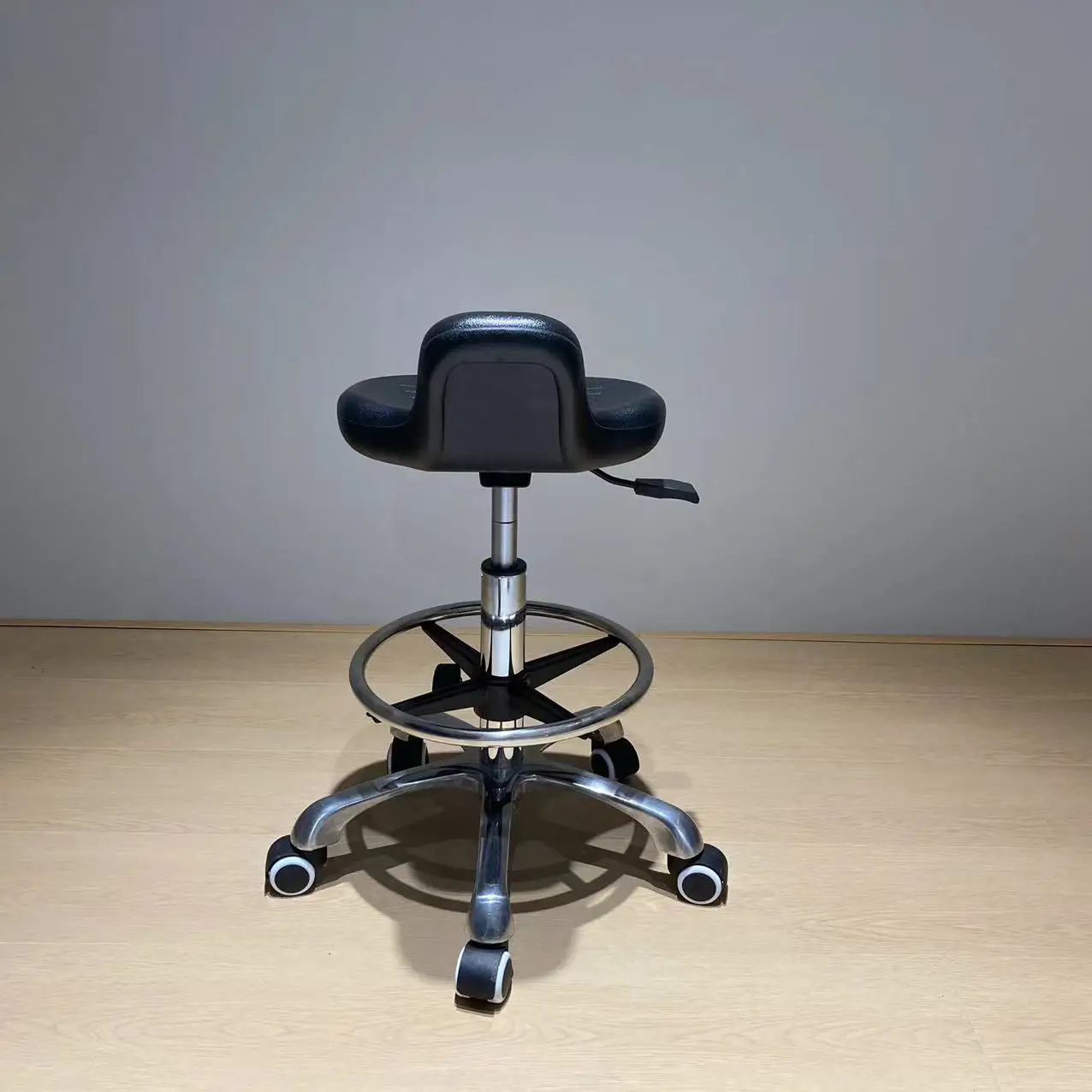 Good Quality PU Material Height Adjustable Swivel Reception Office Bar Stools with Nylon Castors and 201Stainless Steel Footrest