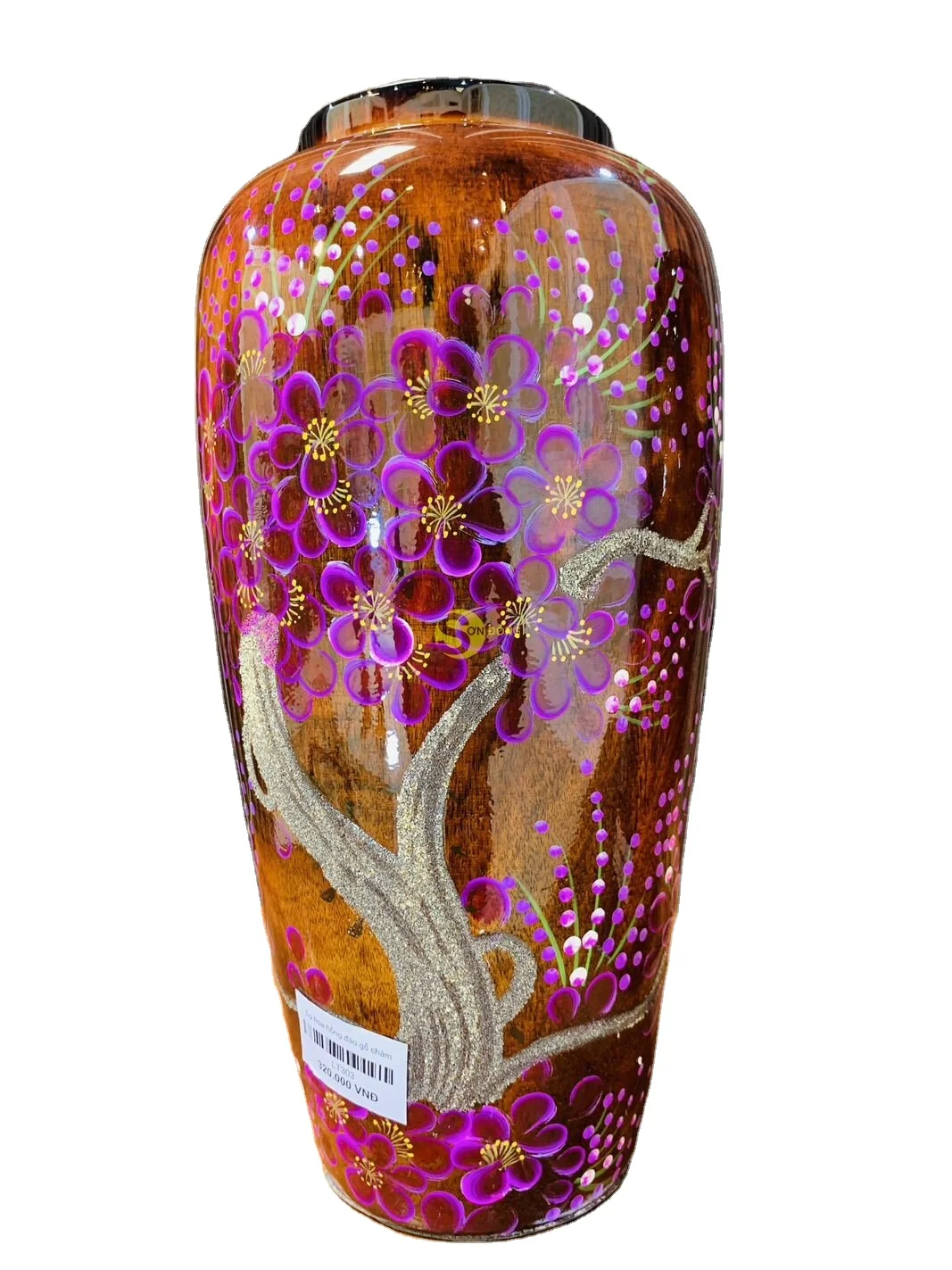 Wooden vase with 3D drawing outside