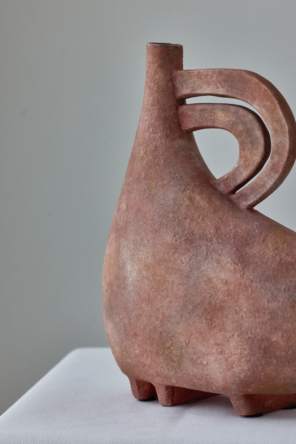 Scandinavian Creative Abstract Modern Ceramic Vase Small minimalist Antique Home Decor for Wedding and Desktop Decorative Use