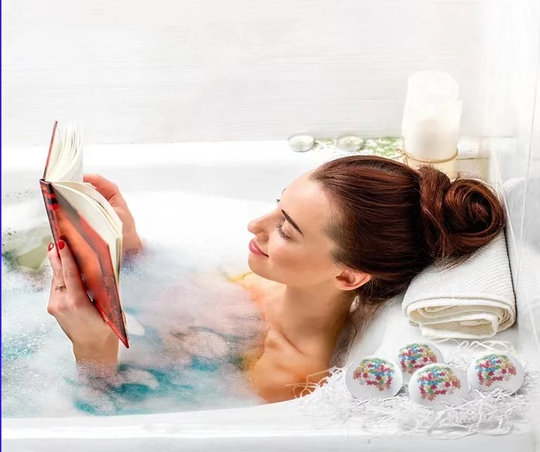 12 upscale Christmas gifts in 1 box hotel home bath salt bath bomb foam rich taste good smell soothing body and mind