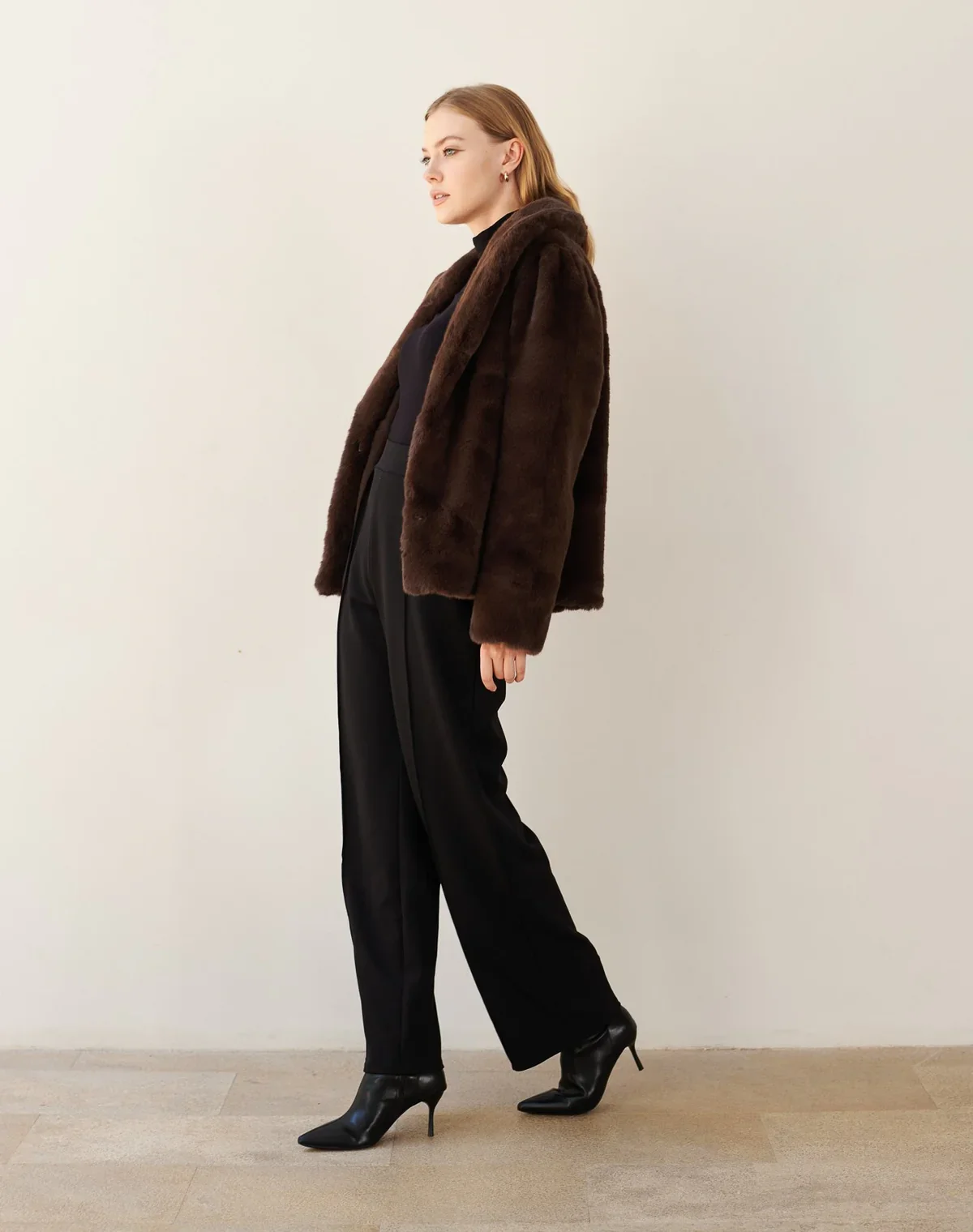 Warm  Clothing Women  Mink Fur Coat  Cozy  Collar  Long Sleeve Plus Size Jacket Short Style   Faux Fur Overcoat