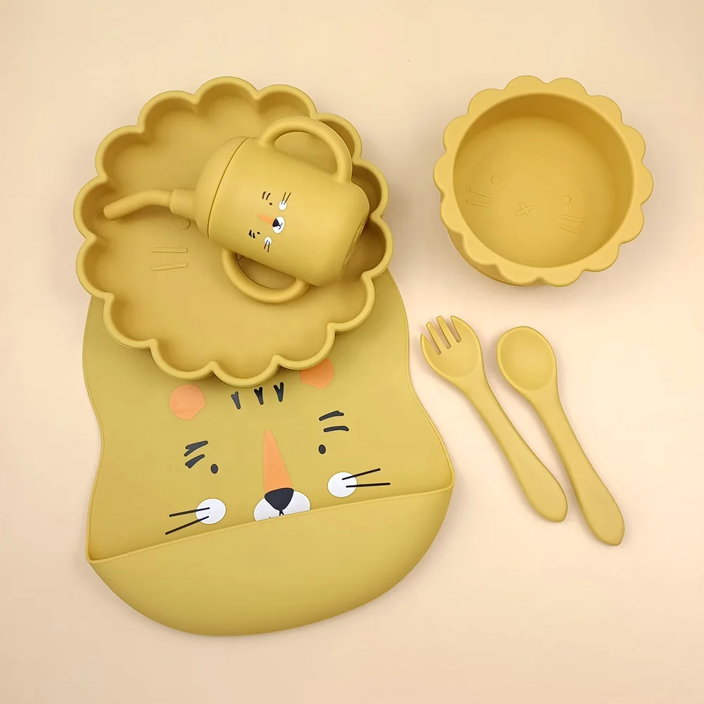 Hot High Quality BPA Free Baby Silicone Feeding Tableware Lion Shape Plate With Spoon And Fork Sets Low Price Custom Logo