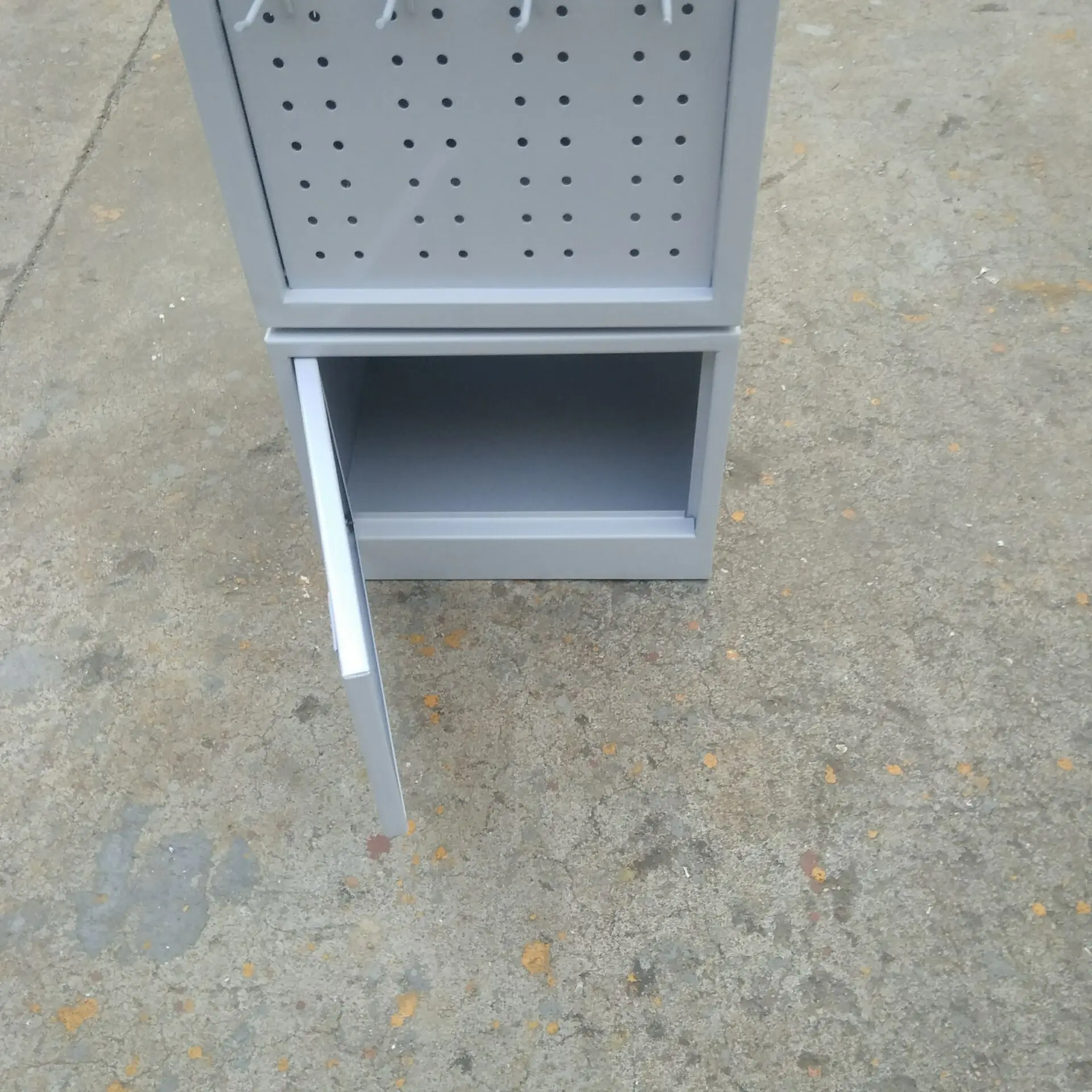 Retail store floor rotating metal pegboard display stand racks for boutique accessories shop boutique display shelf