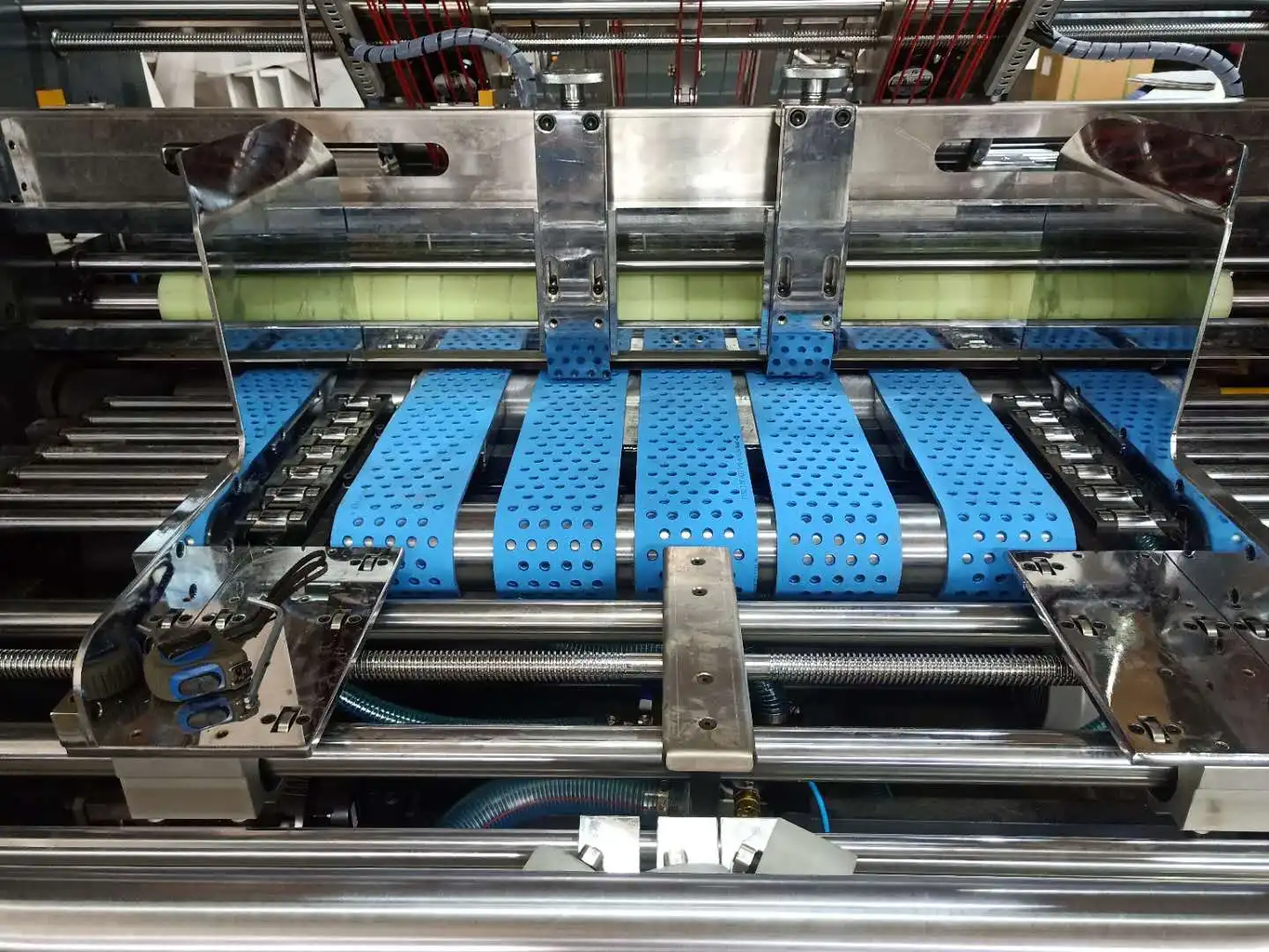 Автоматическая машина для ламинирования картона