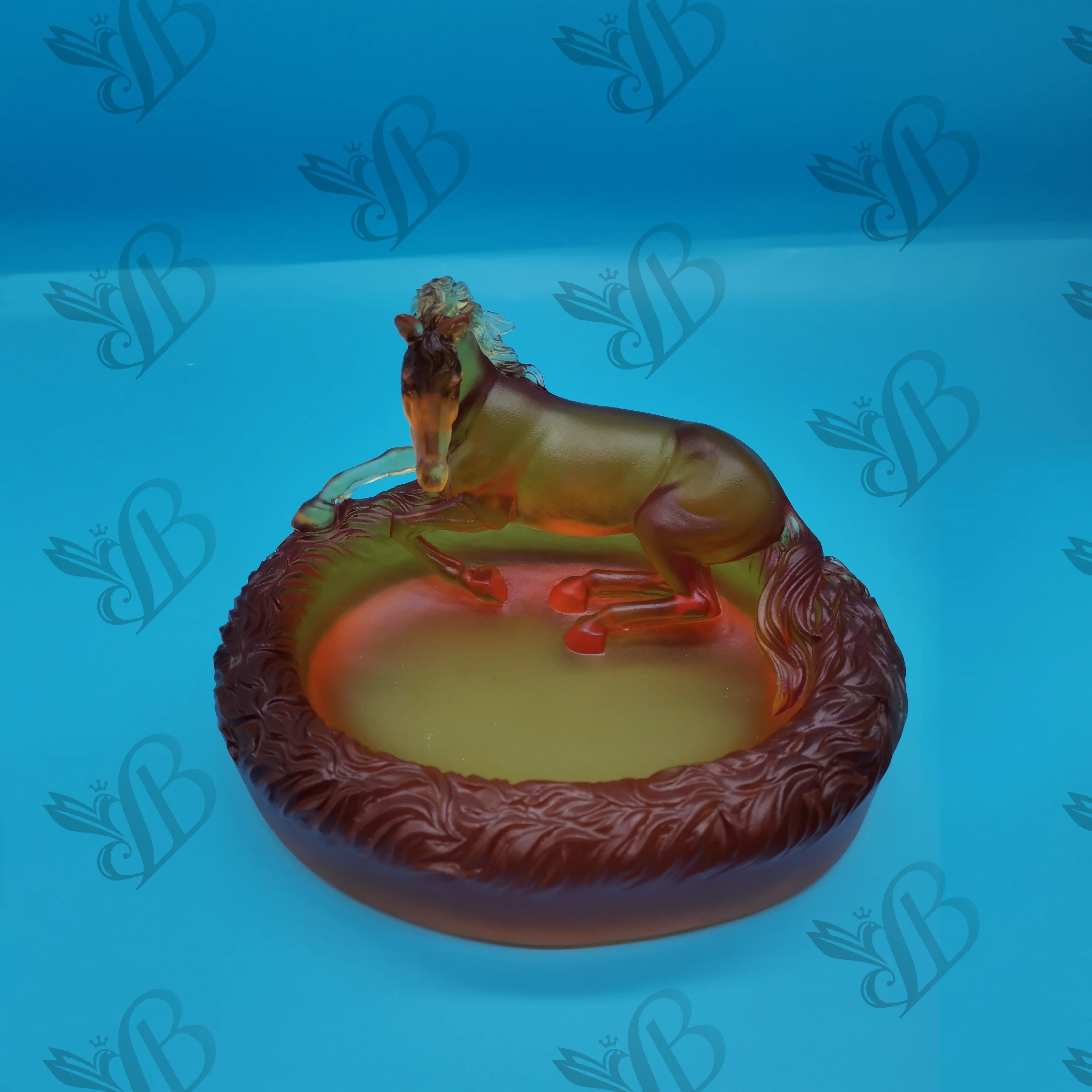 2023 luxury  style business gift  artificial   horse ashtray crystal cigar  ashtray decorative for home  hotel office ornament