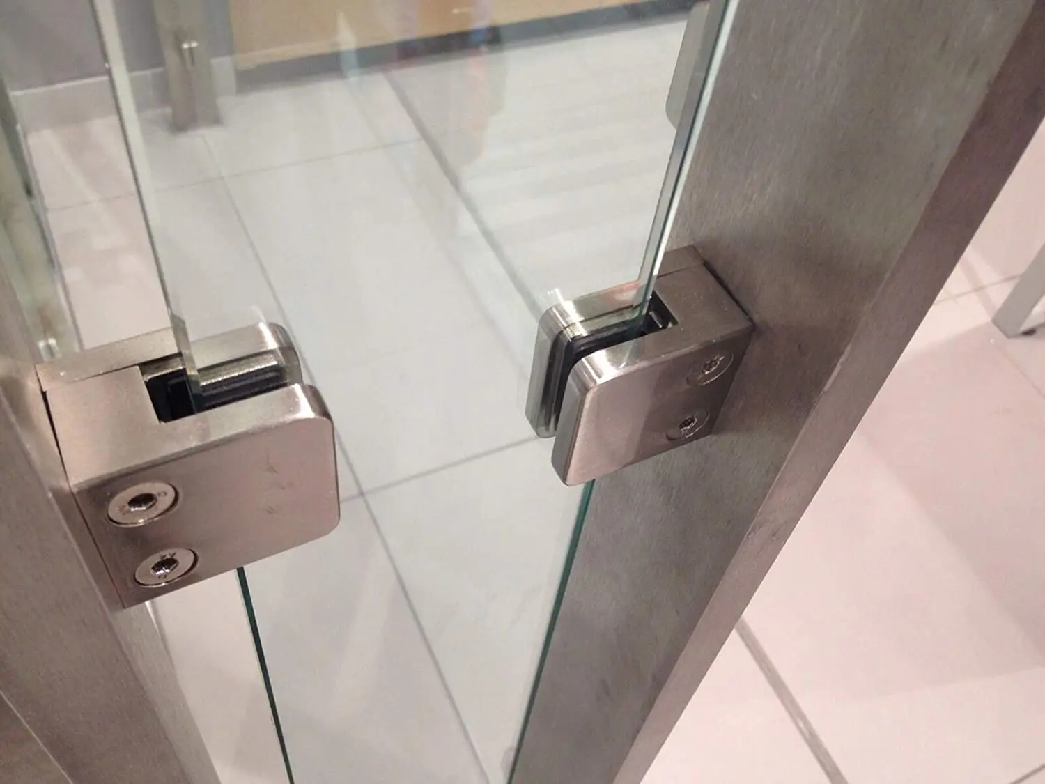 New Design Clamp for Glass Panel Table Connectors Glass Clamp Stainless Steel 316 Wall Glass Clamp