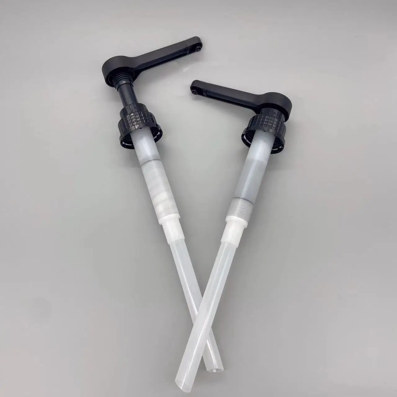 Good Quality Hot Sale Bottle Top Honey Dessert Syrup Dispenser Pump 31 Black or White or Gold Plastic Long Nozzle Syrup Bottle P