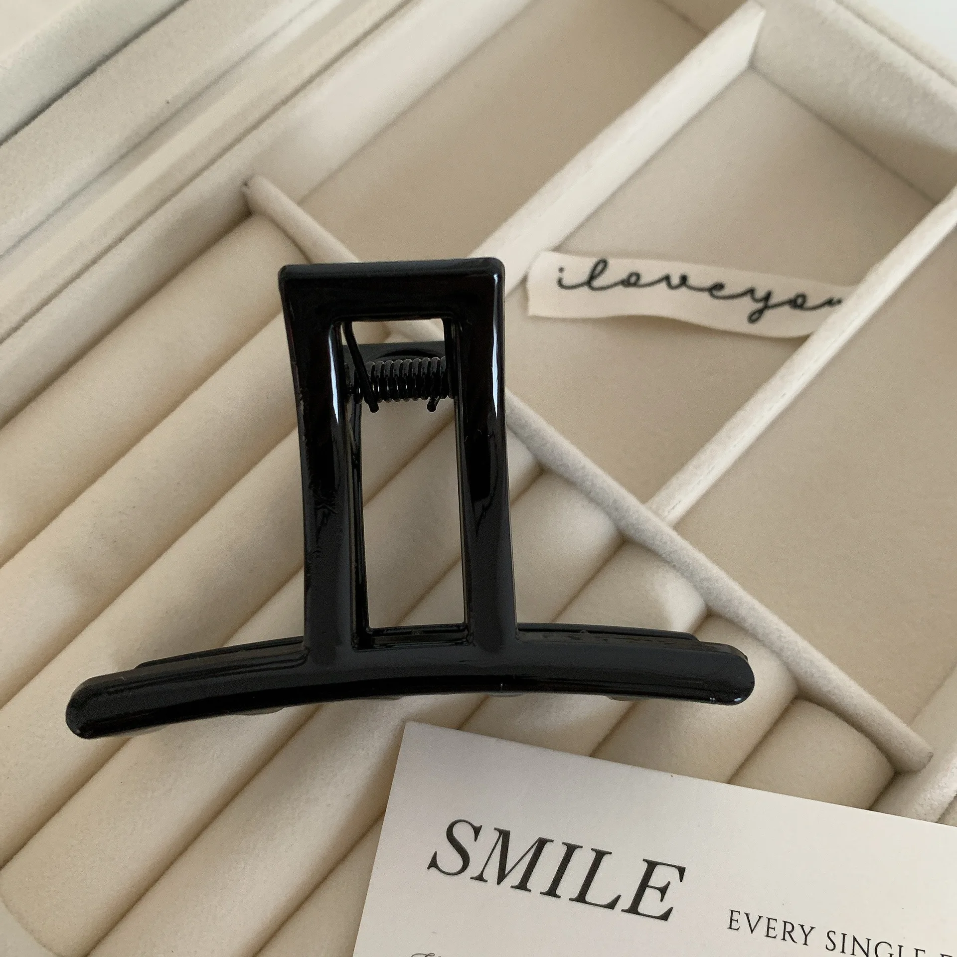 GIRLIZE Wholesale Fashion 8cm Color Hollow Geometric Crossed Wave Big Plastic Acrylic Women Hair Claw Clip For Thick Hair