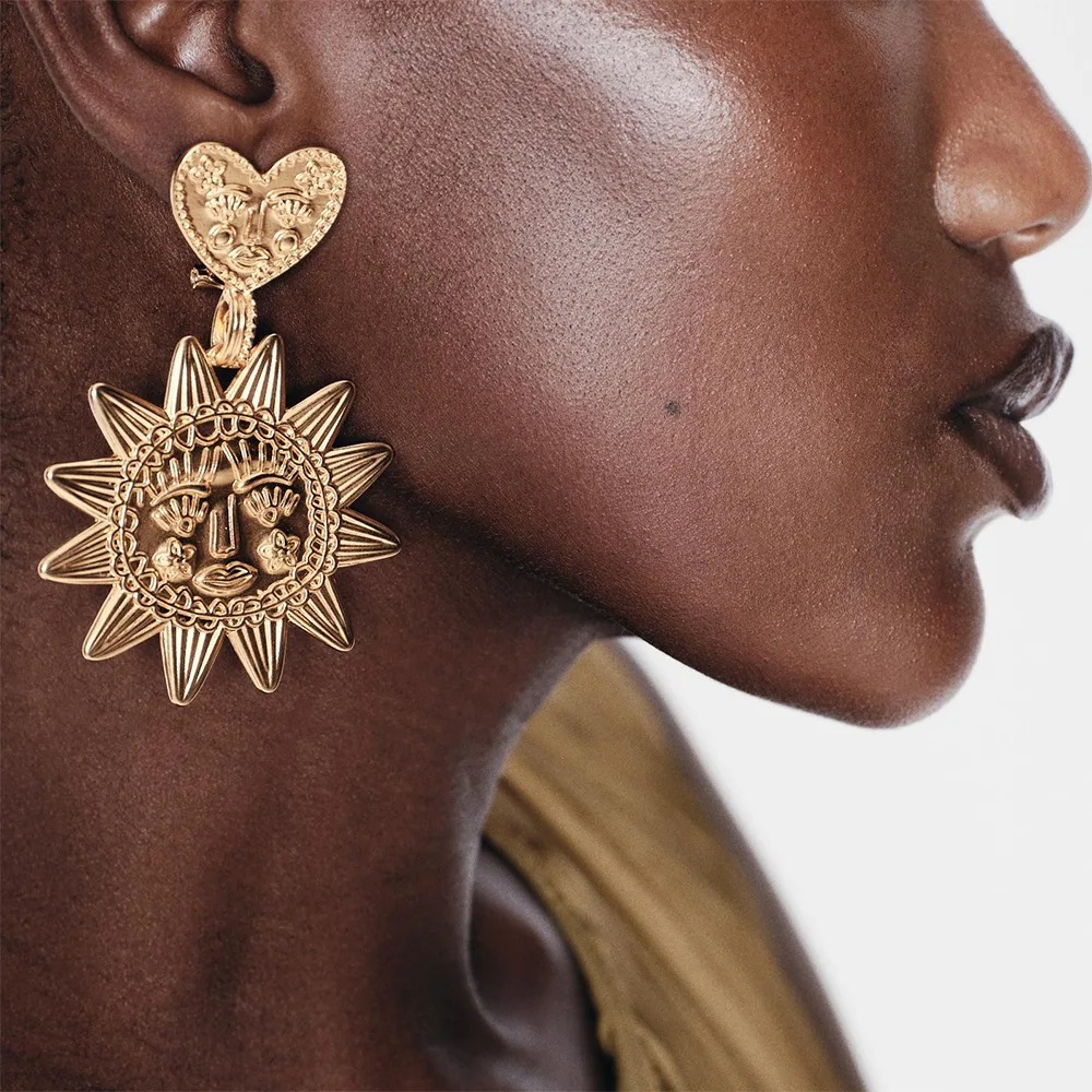 New Fashion Alloy Carving Face Sunflower Earrings Classic Big Gold Earrings Retro Heart Drop Earring for Women Girls