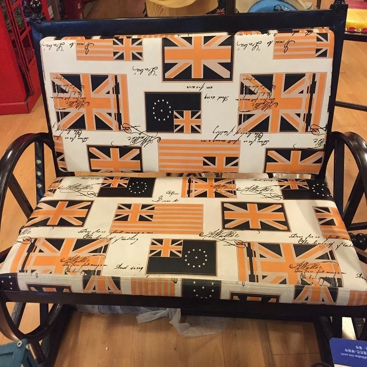 
Wholesale Chair Table Antique Metal Iron Bar Furniture Sets With Two Wheels England Flag Chair Decoration 