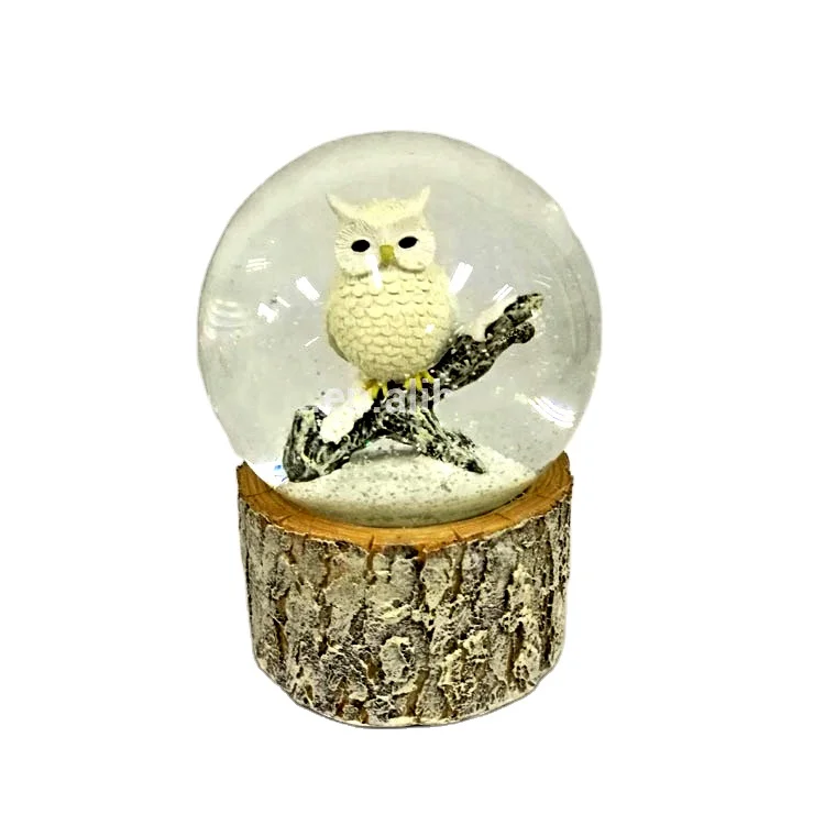 
Custom Beautiful Resin Snow Globe Transparent Crystal Water Ball For Christmas Decoration Gift 