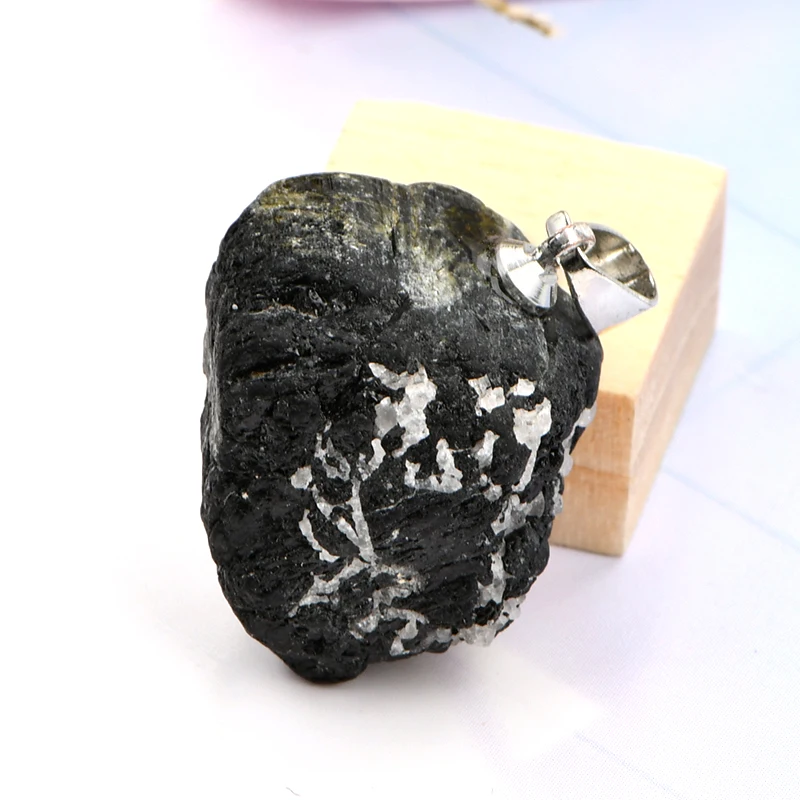 Natural Black Tourmaline Necklace Natural Stone Pendant Irregular Energy Stone Pendant Gemstone Necklace Fashion Jewelry
