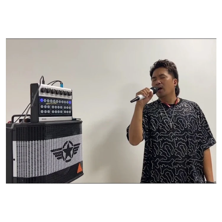 Wireless microphone Built-in receiver Multifunction live streaming set sound card broadcast equipment recording voice changer