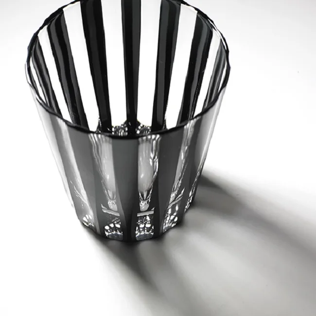 Japan Style Black Wine Clear Glass Cup With A Straight Stripe Surface