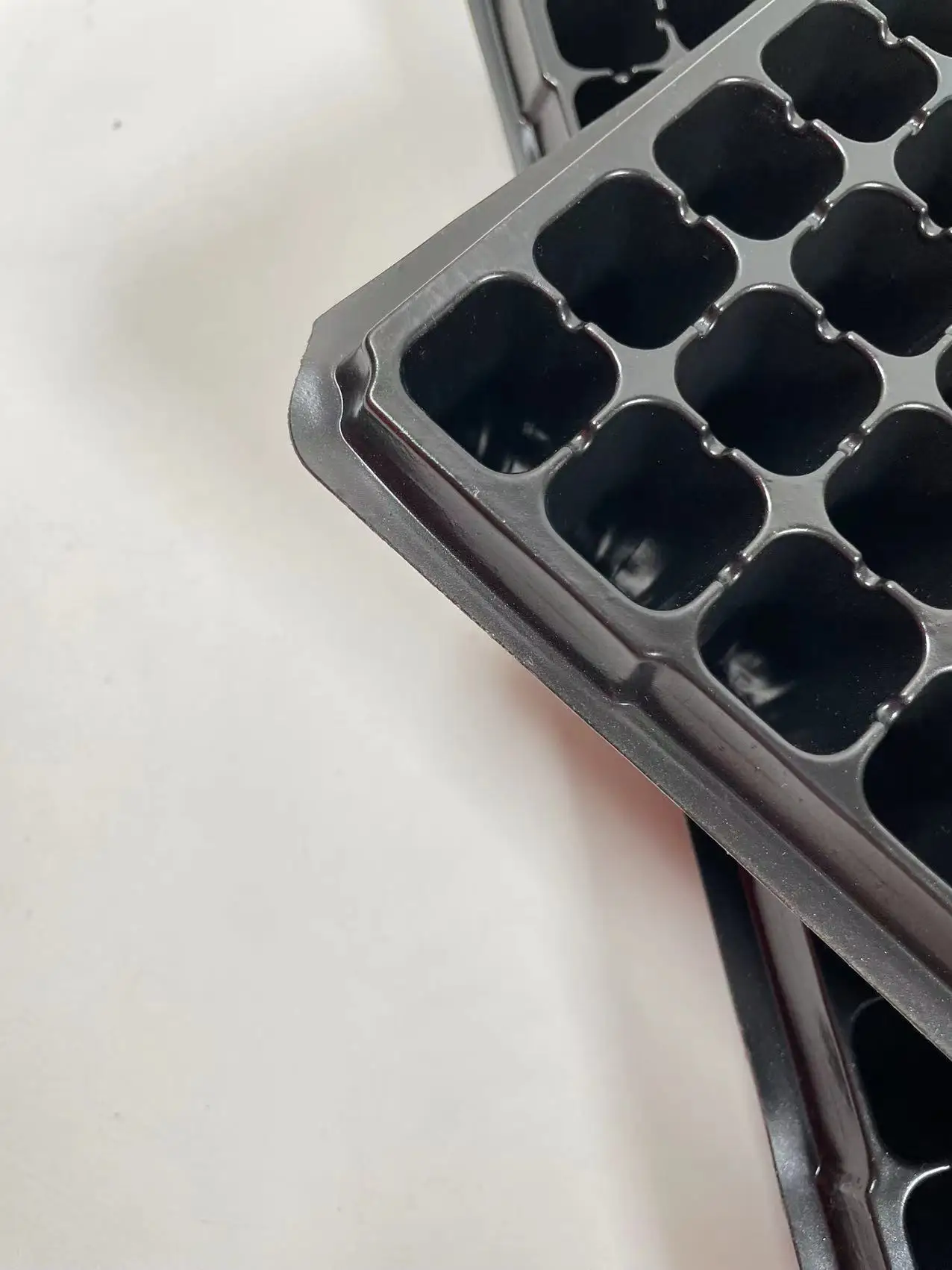 Hot Selling High Quality Reusable Plastic Plant Nursery Seed Germination Tray 100 Cells Seedling Trays for Greenhouse