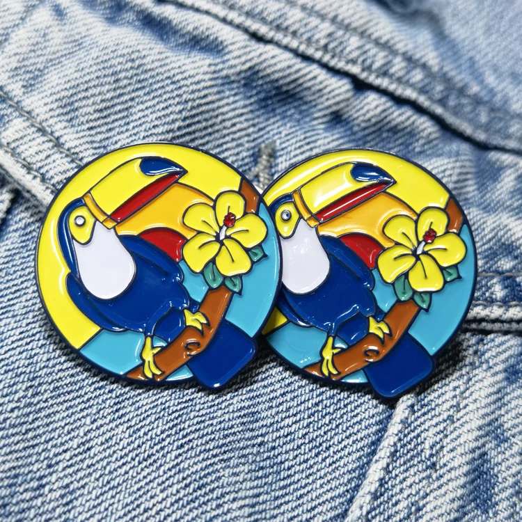 Индивидуальный мультяшный жесткий эмалированный металлический лацкан черный никелевый значок с подложкой