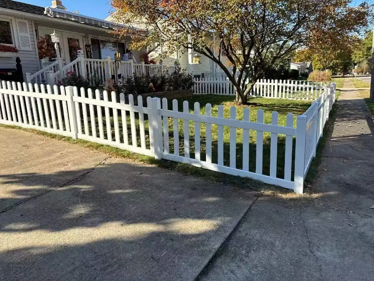 wholesale 5 feet high Vinyl PVC garden fence closed straight white picket fence