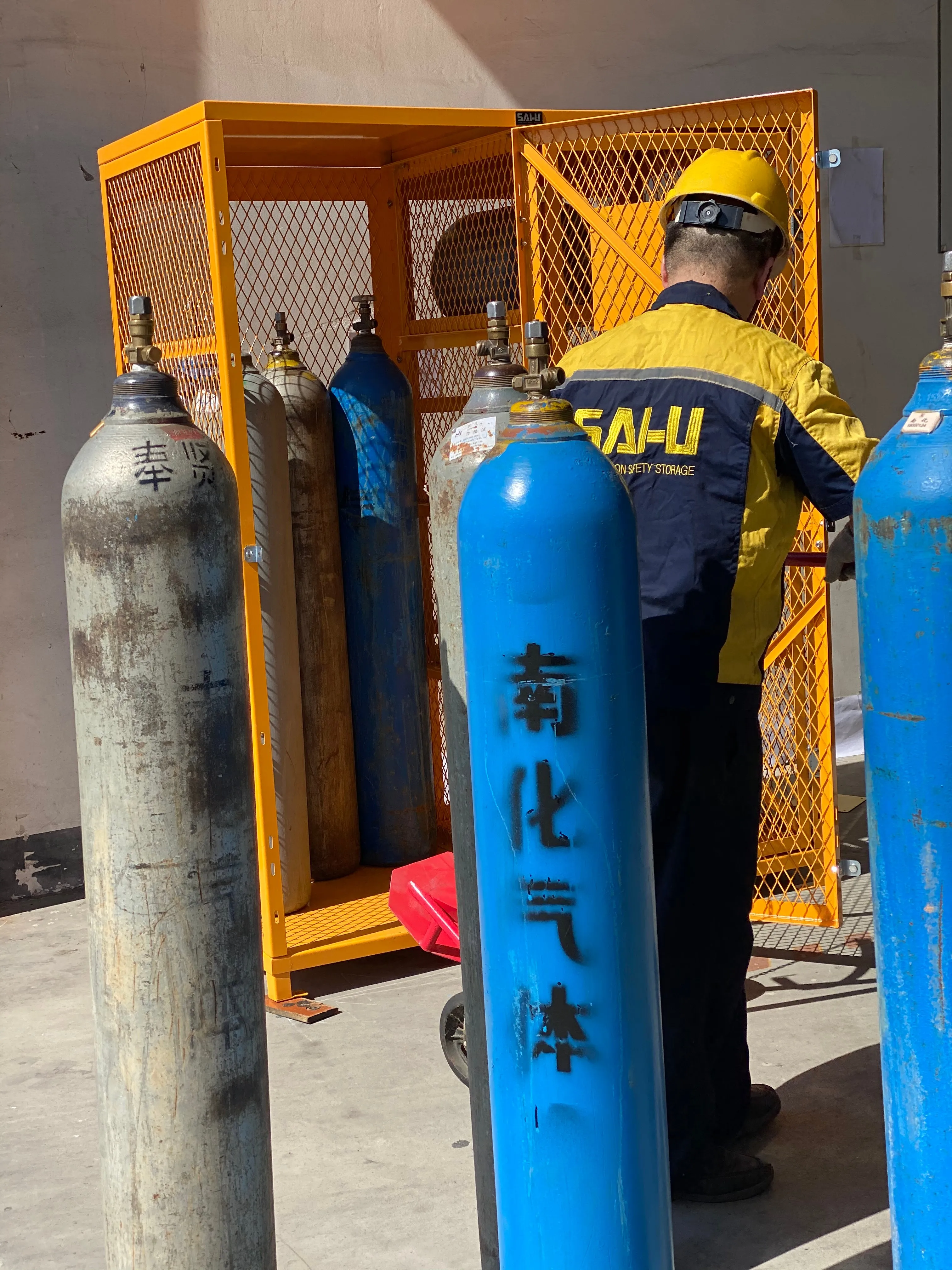 SAI-U Factory provided Mesh gas cylinder cabinet gas bottle storage cage cabinet container with padlock GC2009