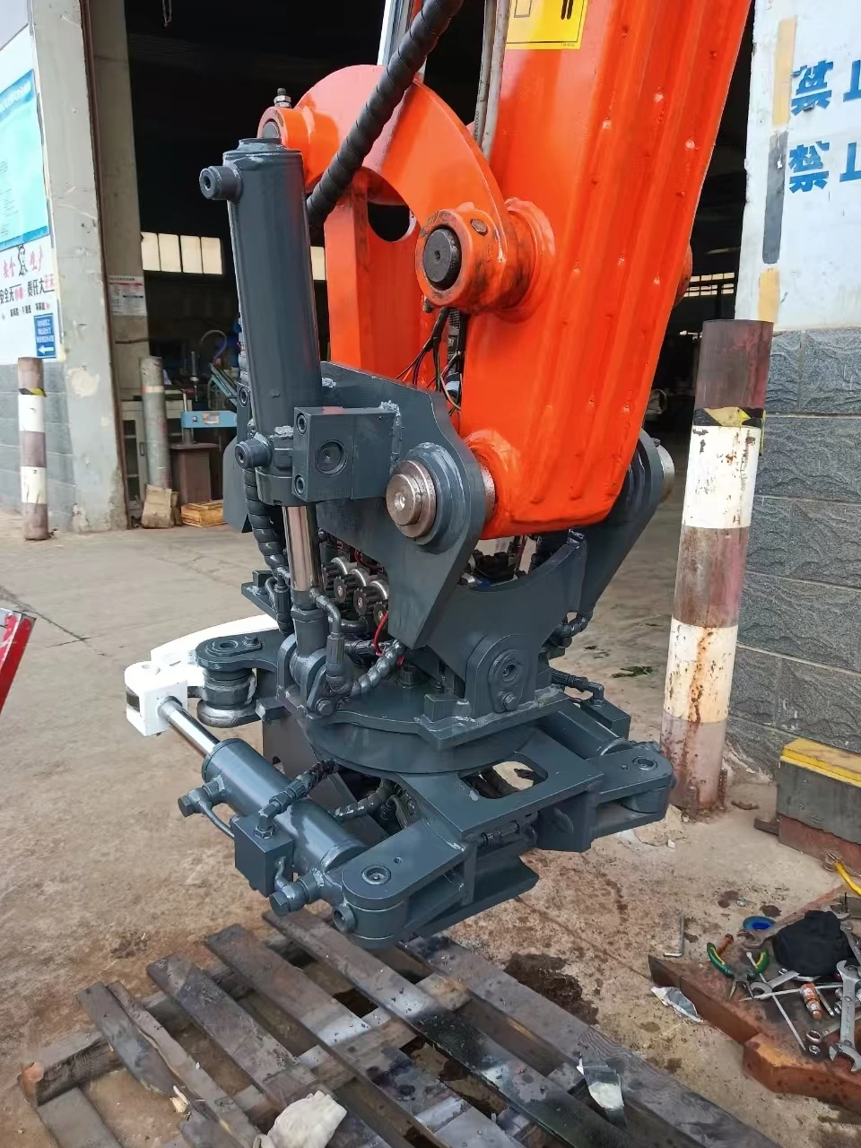 Construction Hydraulic Wrist Quick Hitch Fast & Accurate Results Product