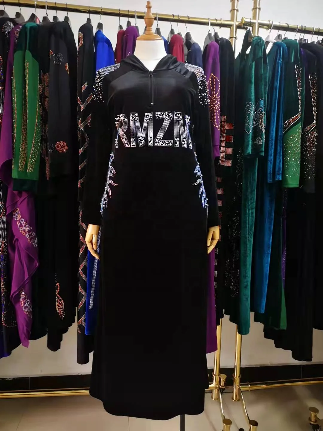 Модная женская элегантная Черная шапка с карманом, инкрустированная красочными камнями и бусинами, красивый узор с буквами, длинные рукава