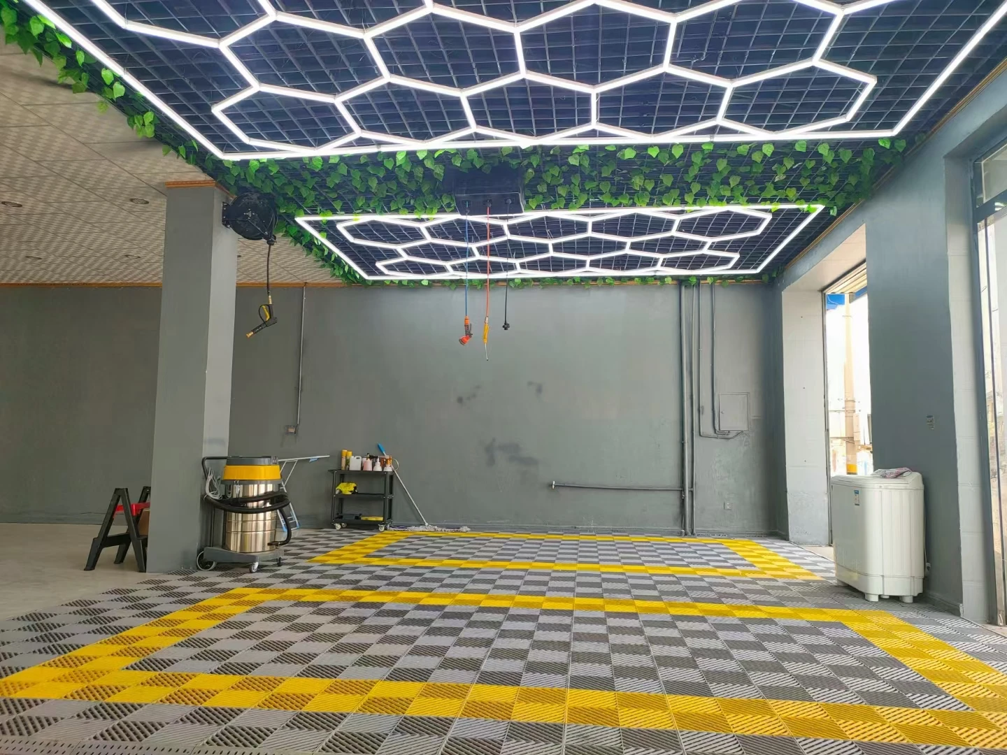 Best Selling New Products Vented Modular  Garage Floor Tiles Plastic PP Interlocking Garage Flooring