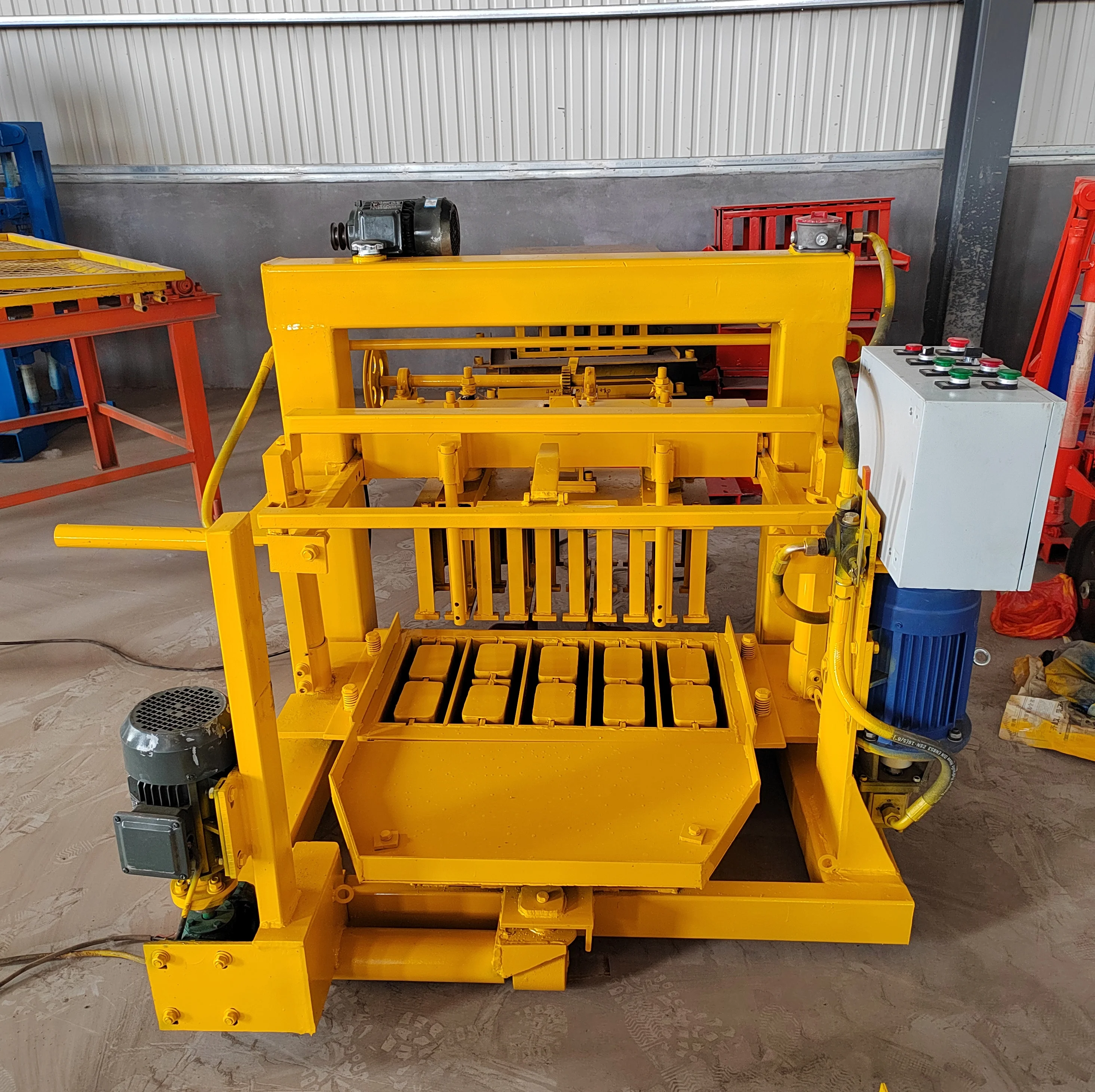 QMR4-30 Mobile hydraulic power concrete block manufacturing machine for 8-inch, 6-inch, 4-inch hollow blocks and solid bricks