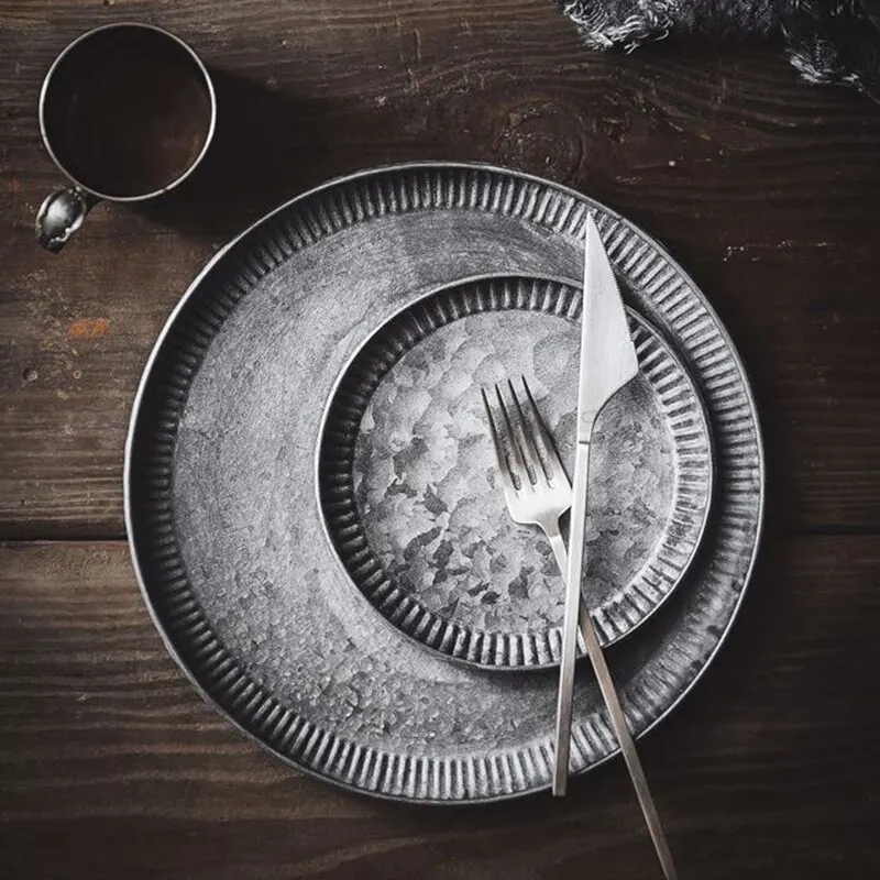 Handcrafted Round Retro Iron Plate Vintage Antique Wrought Storage Serving Iron Craft Lace Tray for Church Wedding Home Decor