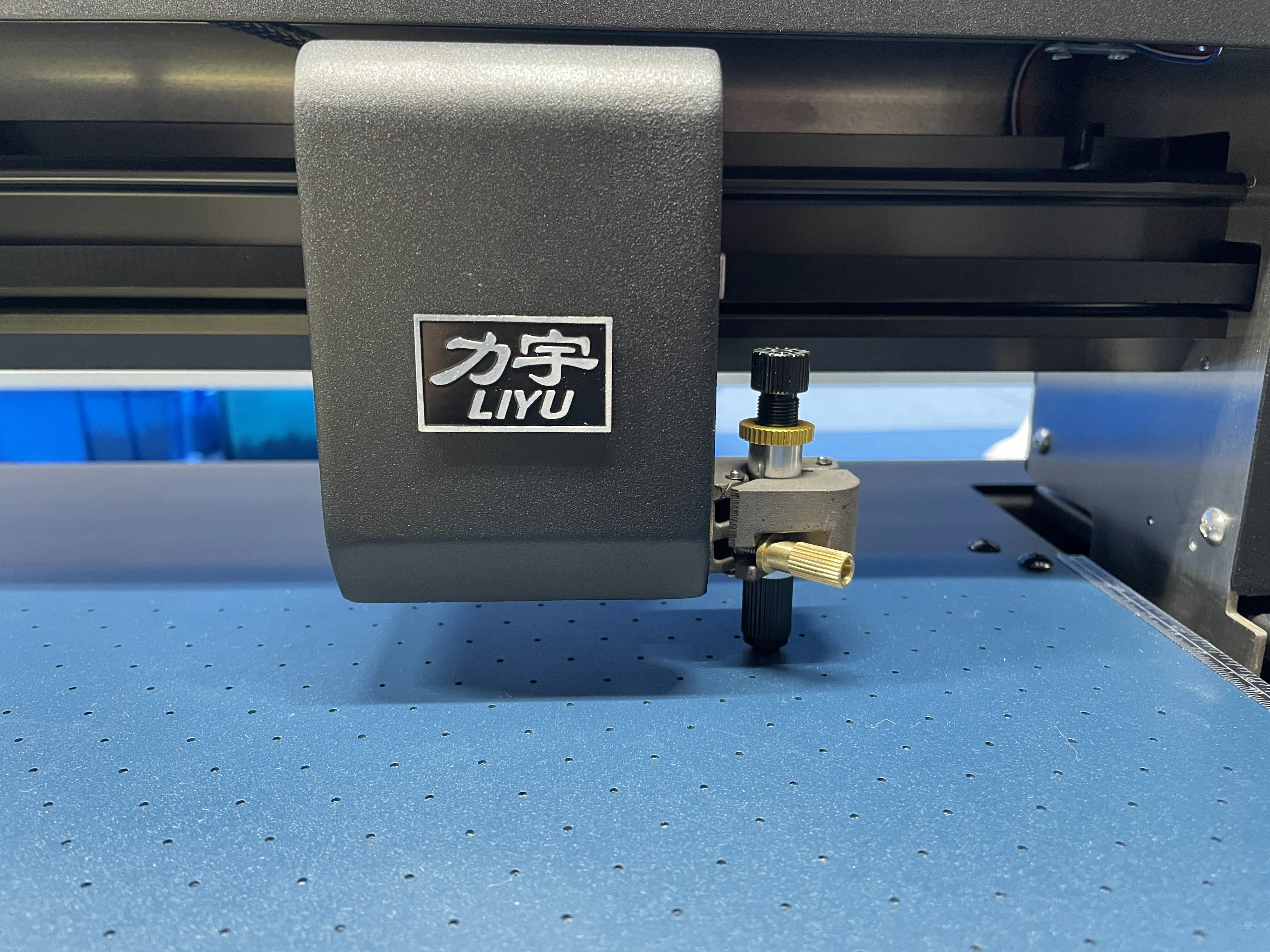 3040 Automatic Plotter Low Noise High Speed and Efficient Cutting Performance