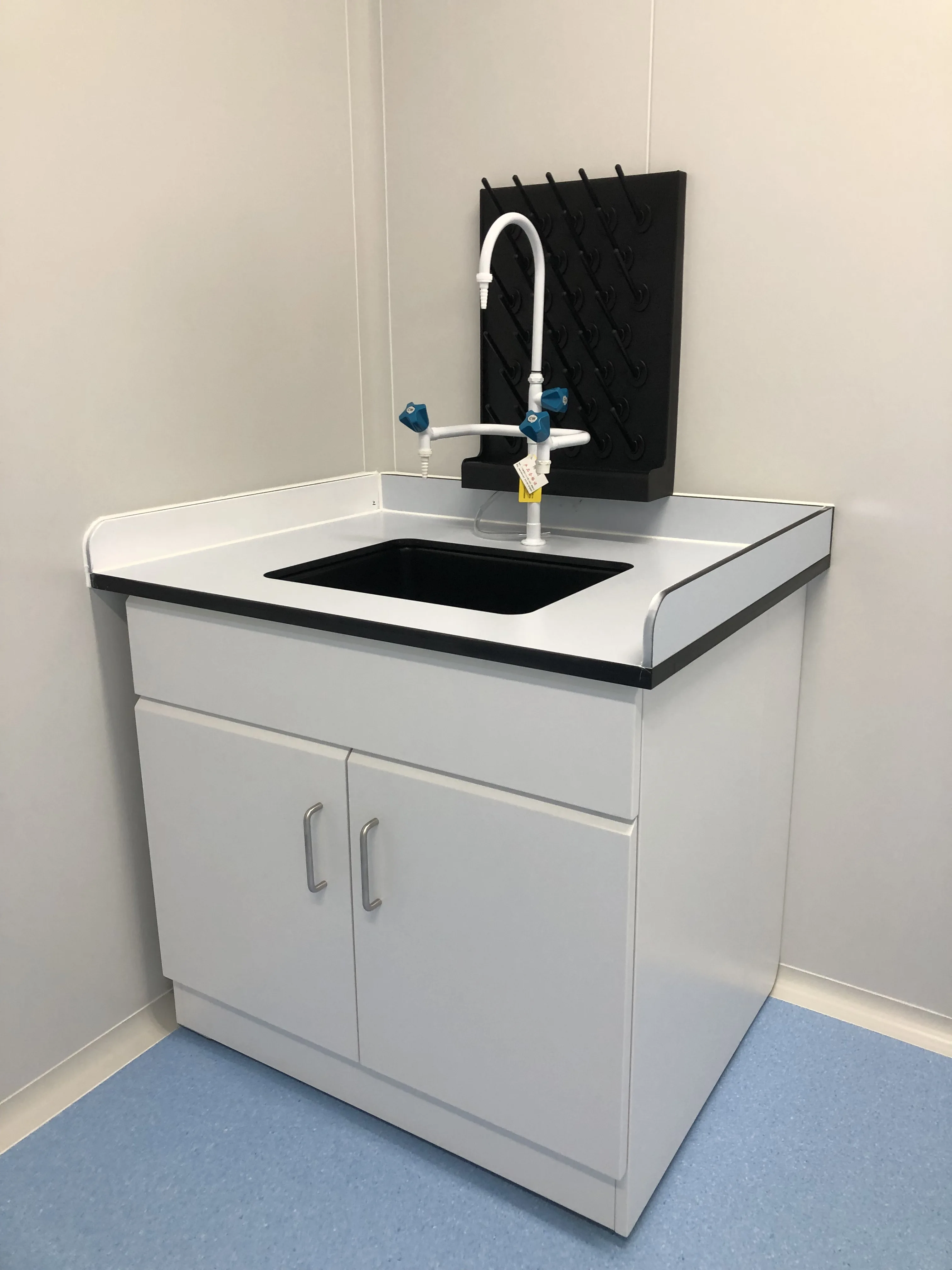 Integrated island bench mobile laboratories work bench with pp sink lab desk school lab furniture