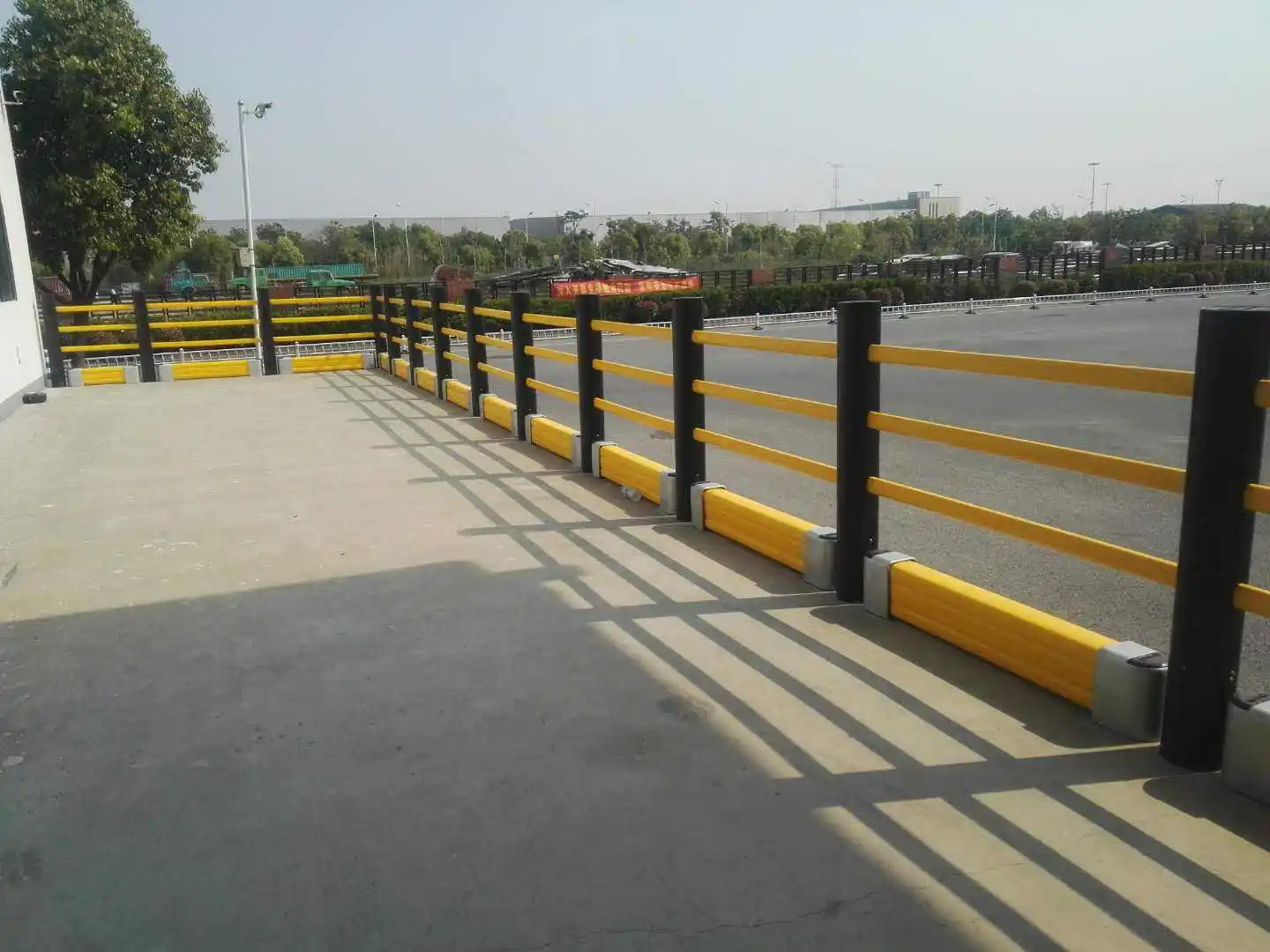Wholesale high quality municipal road guardrail highway parking plant isolation traffic safety barrier