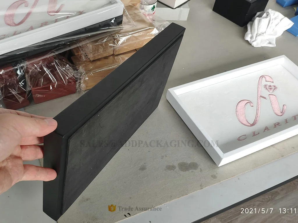 Customized Embroidery Black LOGO Gray Plush Velvet Lining PU Leather Border Jewelry Watch Valet Tray