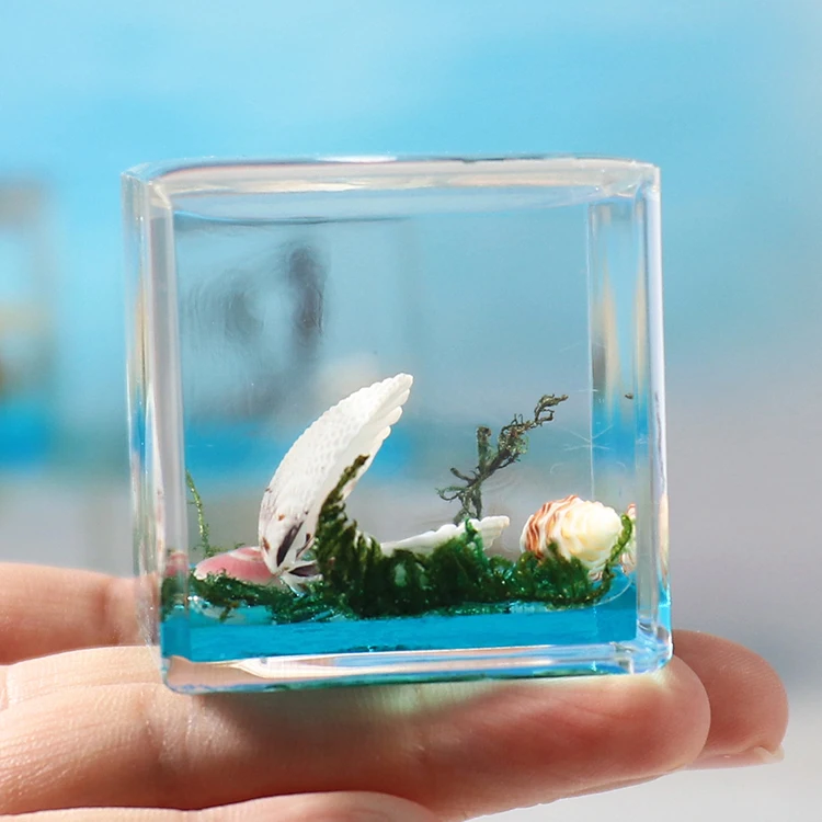 Fantasy Theme Cube Seahorse Collectible Art Resin Sea horse Paperweight Crystal Figurine for Christmas Gifts and Desk Artifacts