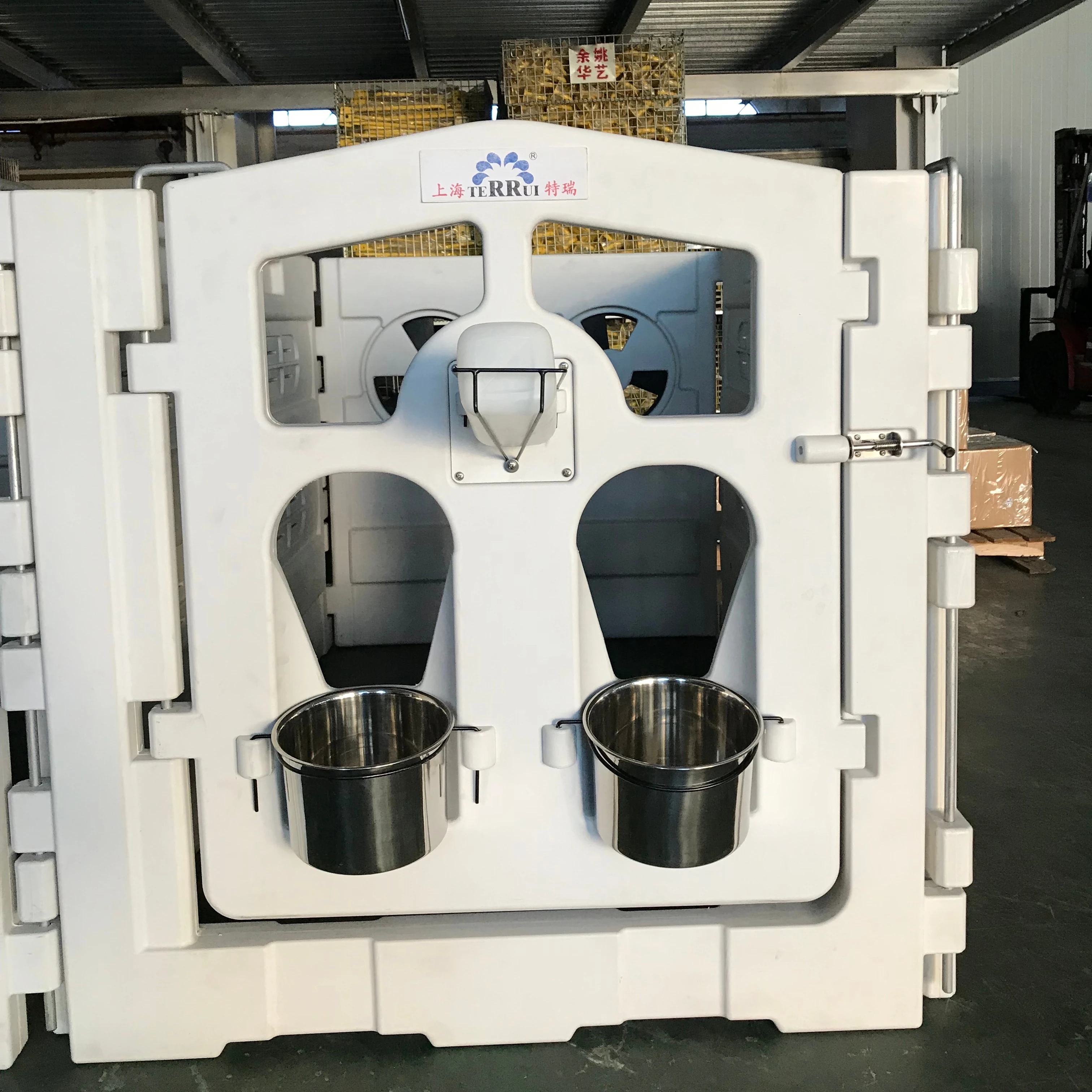 Livestock Farming Equipment Polyethylene Plastic Calf House Calf Pens For Farms