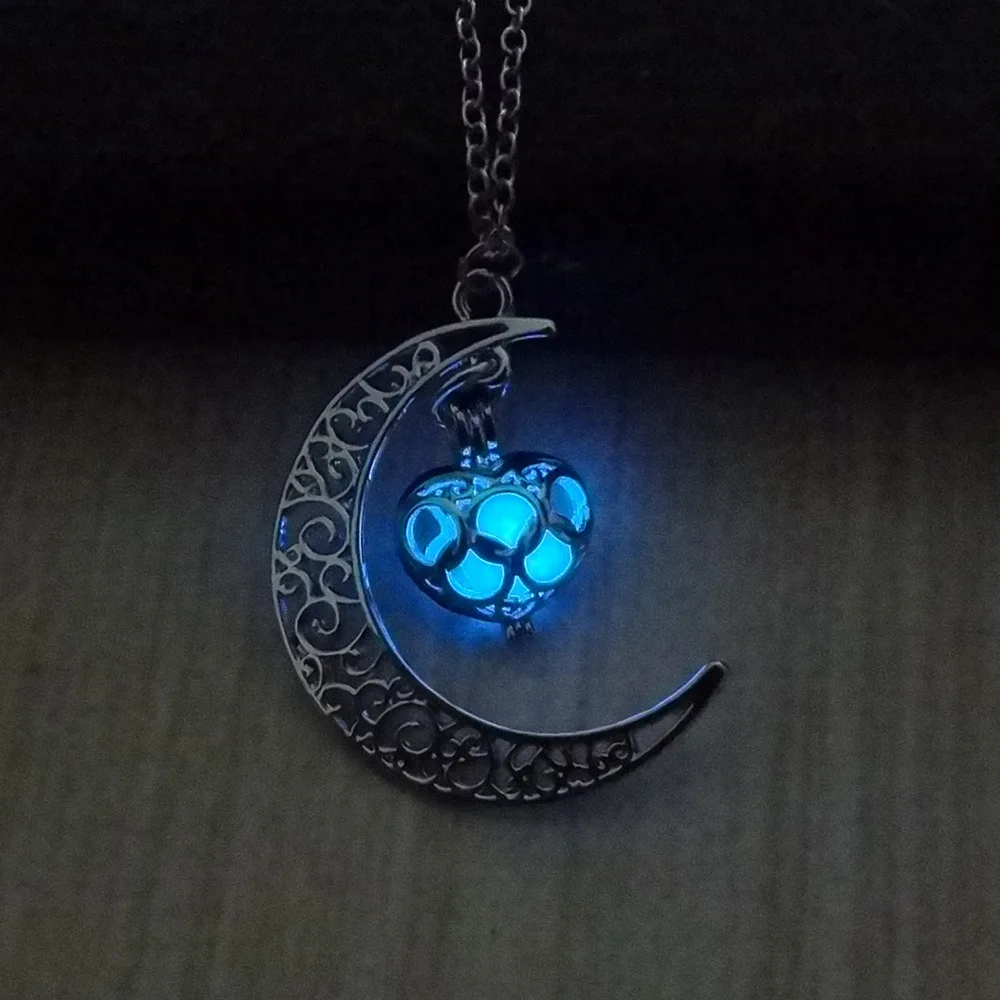 Best Selling Luminous Moon Love Heart Pendant Necklace Charm Fluorescent Crescent Necklace Glow in The Dark Necklace