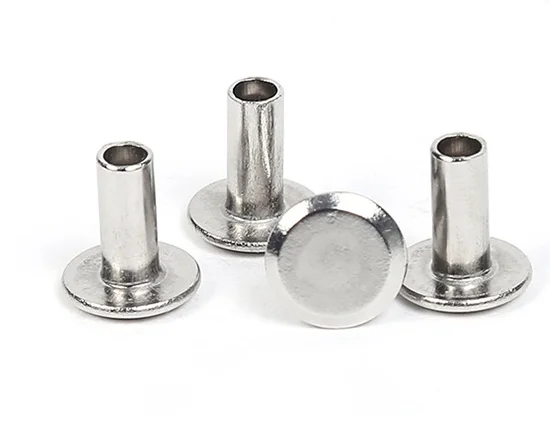 Полутрубчатая заклепка с плоской головкой