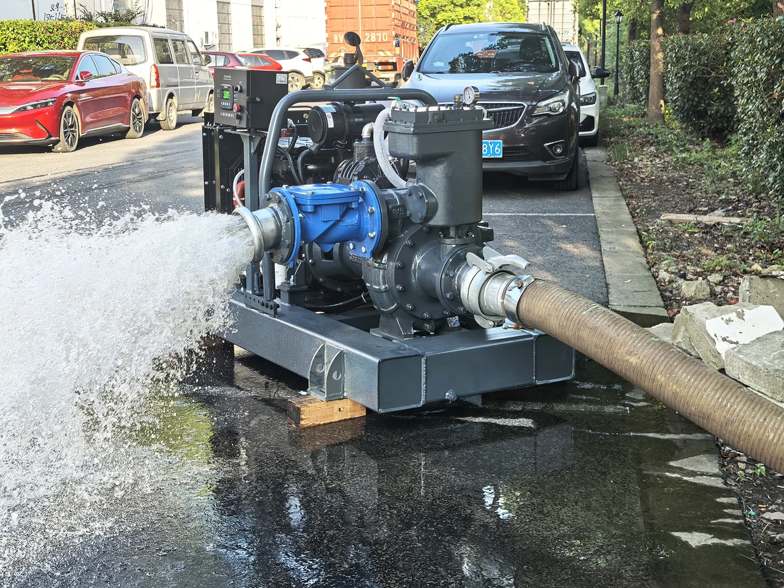 High Self Suction Vacuum Pump Equipped With Wear-resistant and Explosion-proof Water Hose