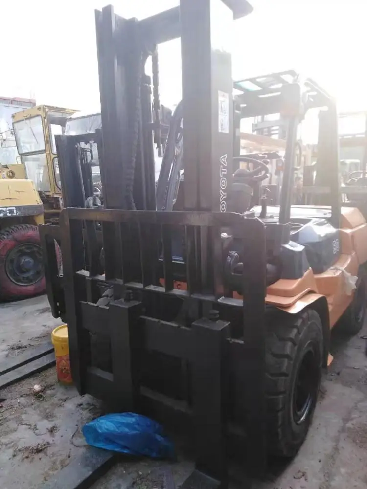 Подержанный вилочный погрузчик Toyota FD50 с великолепным рабочим состоянием, лидер продаж